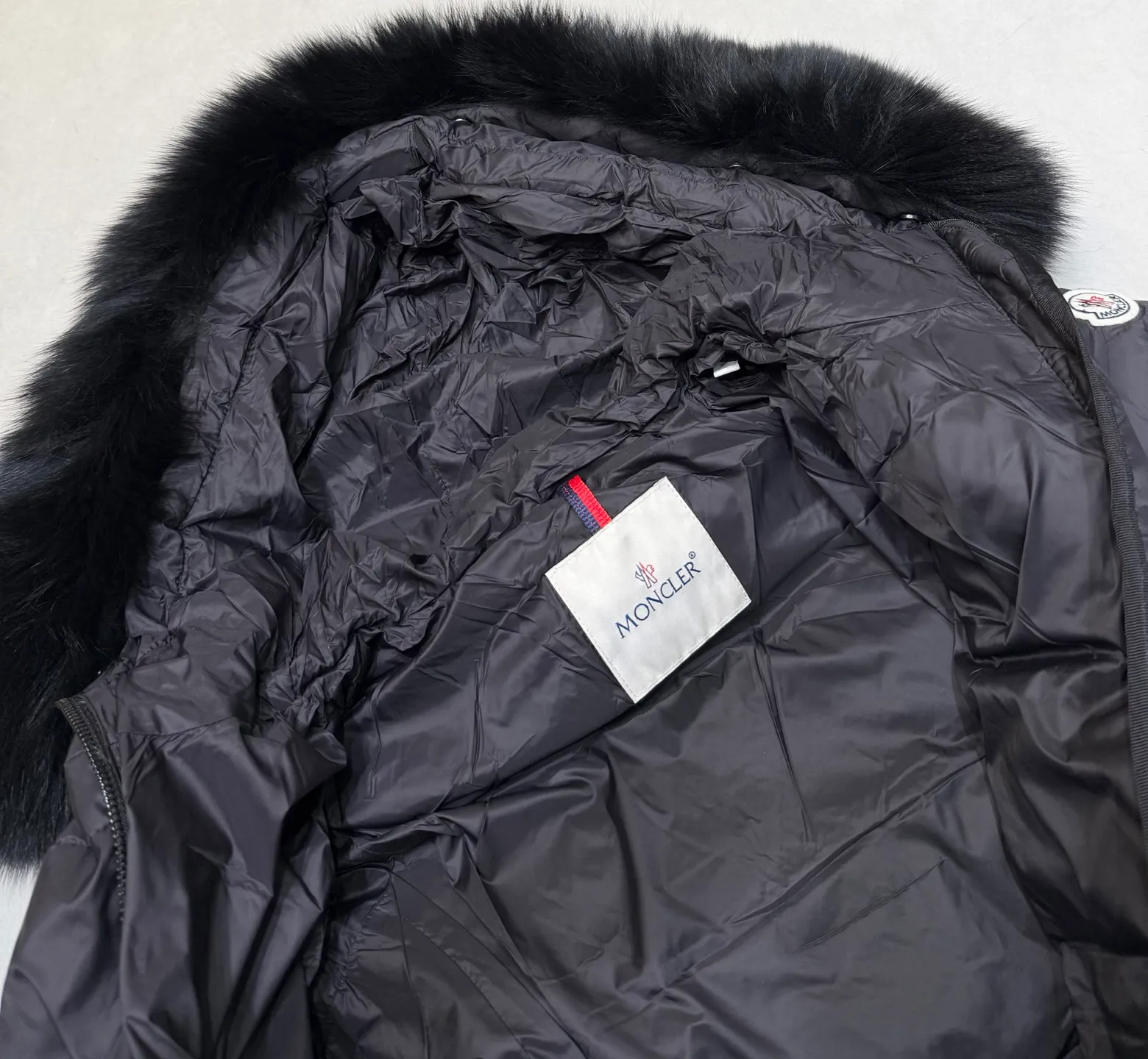 P1160 Moncler Boedic Long Women's Long Top Boedic long down combines exquisite materials and attention to details. Its timeless and elegant fashion design can provide you with a warm and caring wearing experience. The Boedic long down style features a waist-cinching belt to accentuate the feminine silhouette for a stylish winter look. Comfortable hood with rich fleece trim that can be easily removed to suit your mood and weather conditions Size : 1-4