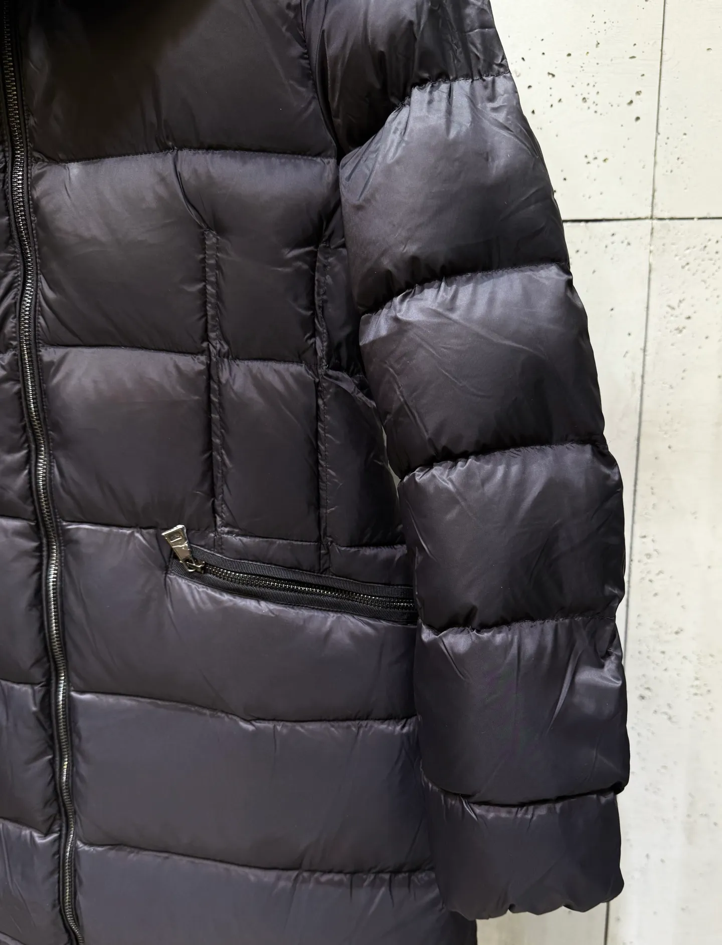 P1160 Moncler Boedic Long Women's Long Top Boedic long down combines exquisite materials and attention to details. Its timeless and elegant fashion design can provide you with a warm and caring wearing experience. The Boedic long down style features a waist-cinching belt to accentuate the feminine silhouette for a stylish winter look. Comfortable hood with rich fleece trim that can be easily removed to suit your mood and weather conditions Size : 1-4