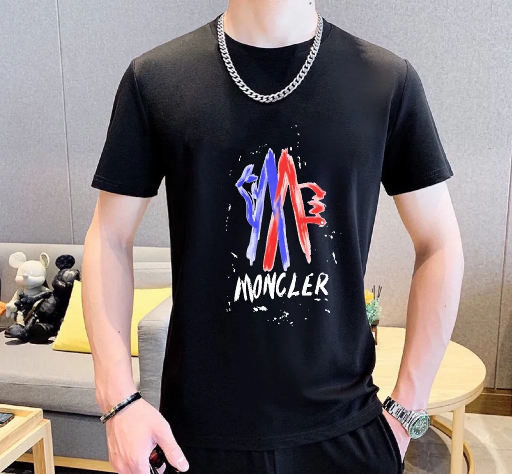 P320 [MONCLER] (Fat Man's Gospel) The same style as the 2025 official website. World-renowned luxury brand. Summer men's (double mercerized) high-quality 🐂 suit. It is made of imported original fabrics. It is a trendy style of the season and a versatile hit. Simple and elegant, precise workmanship allows you to be at the top of fashion. Size: M-5XL (can be worn up to 220 pounds)