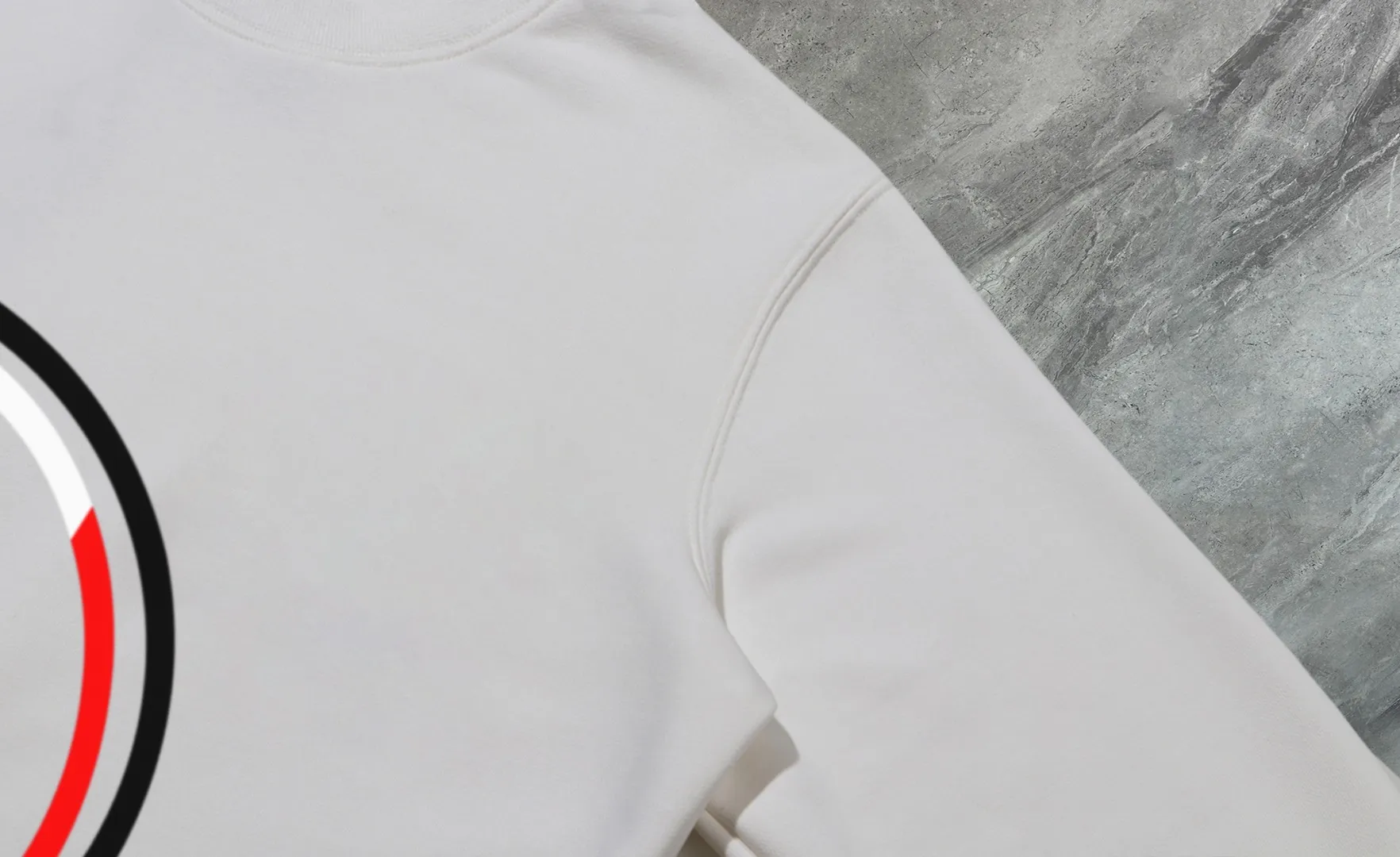 P210 High-version sweatshirt) [Long-term stock] 〖𝐌𝐎𝐍𝐂𝐋𝐄𝐑~Mask〗 Made of 440g heavy-weight fabric. It is different from the market currency. It can be matched with any variety and is properly handsome. 😎The whole dress is made of double waistcoats. The double waistcoats make the whole dress more three-dimensional. Not ordinary factories can do such fine work. 2025 Spring catwalk version of the T stage, on sale at the counter, exquisitely printed round neck terry sweatshirt, high-end double-ply cotton, custom-made stretch ribs, dyed in the same vat, complete with three standards, matched with digital printing patterns and very breathable, same style for men and women, color: black, white, apricot, size: S M L XL 2XL