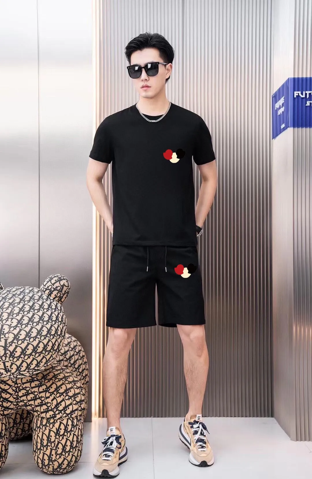 P290 💰 Brand [MONCLER] 2025 new men’s short-sleeved shorts suit! Synchronous sales on the official website! High-end version on the market! It feels delicate and soft! Make you more comfortable to wear! The draped silhouette is awesome! Size: M-5XL (please state your height and weight when placing an order)