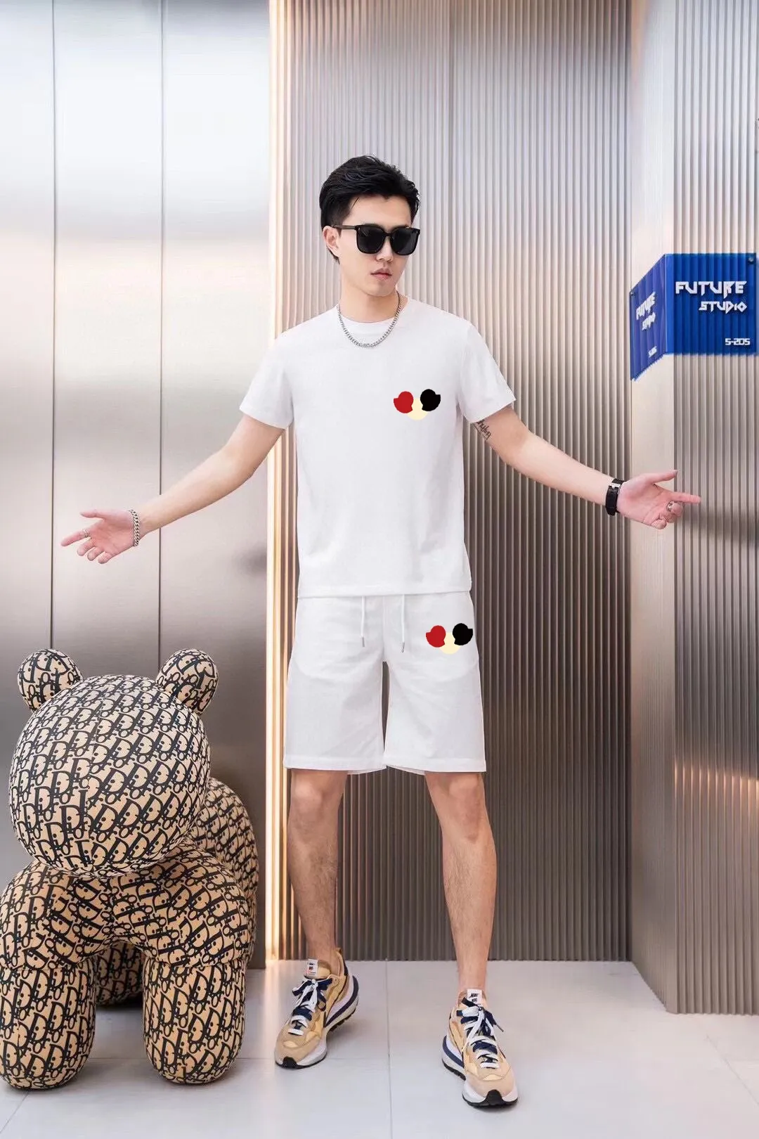 P290 💰 Brand [MONCLER] 2025 new men’s short-sleeved shorts suit! Synchronous sales on the official website! High-end version on the market! It feels delicate and soft! Make you more comfortable to wear! The draped silhouette is awesome! Size: M-5XL (please state your height and weight when placing an order)