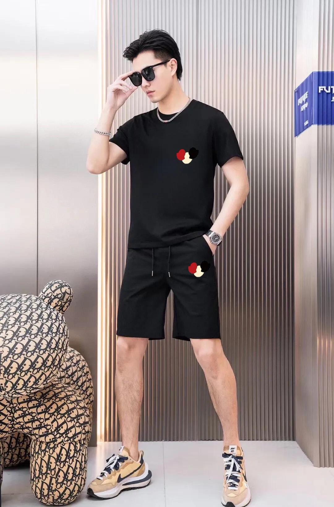P290 💰 Brand [MONCLER] 2025 new men’s short-sleeved shorts suit! Synchronous sales on the official website! High-end version on the market! It feels delicate and soft! Make you more comfortable to wear! The draped silhouette is awesome! Size: M-5XL (please state your height and weight when placing an order)