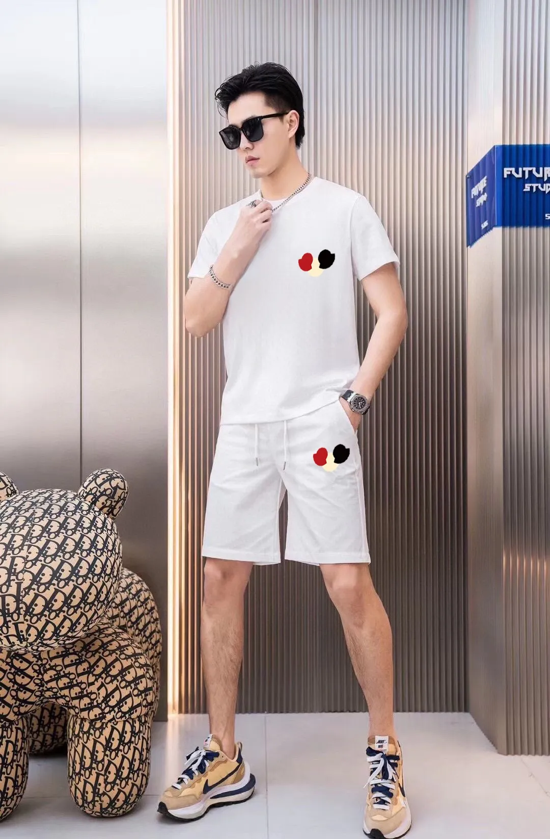 P290 💰 Brand [MONCLER] 2025 new men’s short-sleeved shorts suit! Synchronous sales on the official website! High-end version on the market! It feels delicate and soft! Make you more comfortable to wear! The draped silhouette is awesome! Size: M-5XL (please state your height and weight when placing an order)