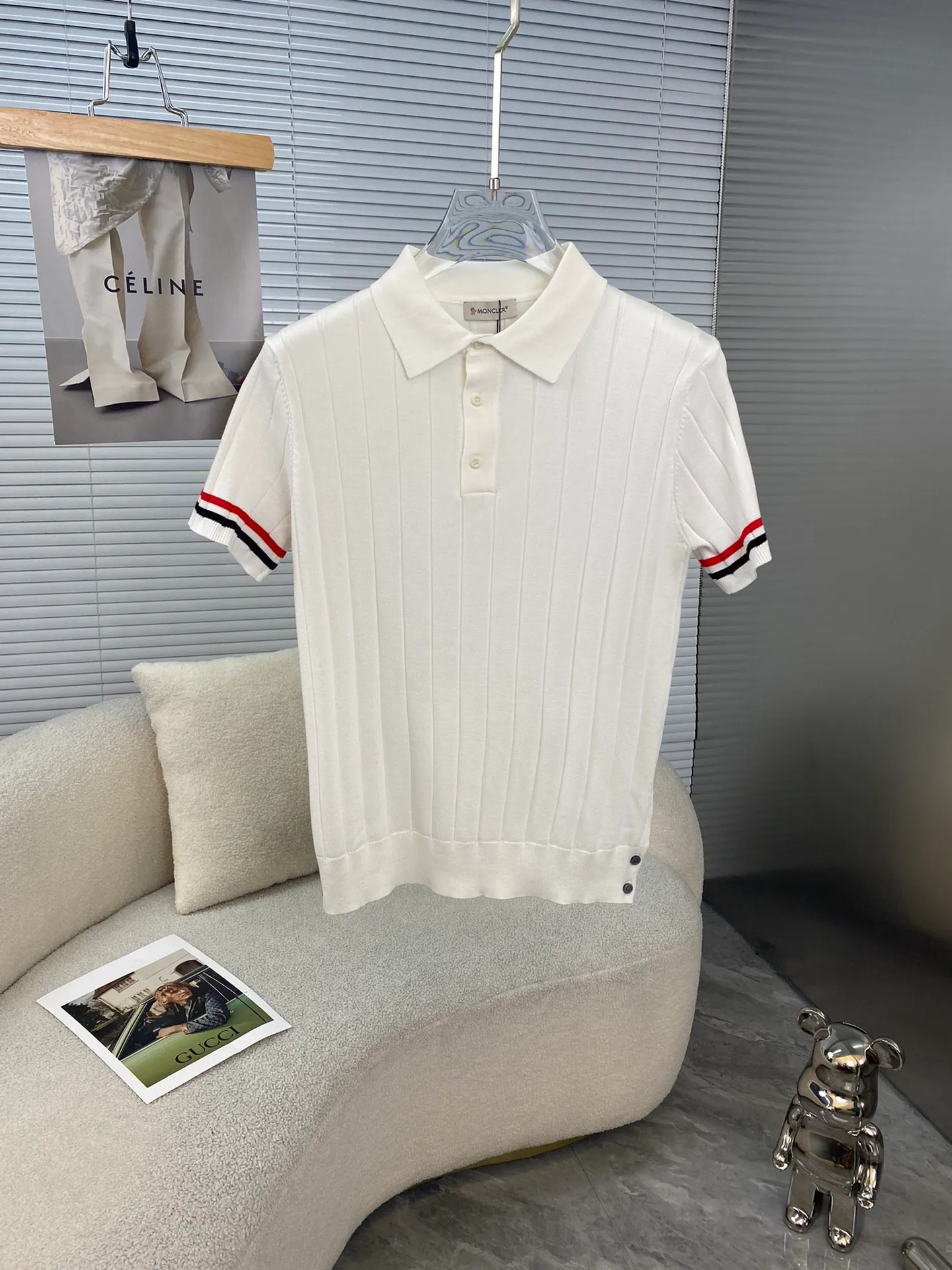 P200, Moncler 2024ss spring and summer new knitted elastic lapel T-shirt, men's fashionable solid color, classic four stripes, ultra-light and breathable knitted short-sleeved Polo shirt! If you want to look younger and more energetic in summer, you must have a polo shirt. It is a classic and versatile basic shirt that can be worn every time. It is a must-have and versatile item for men in summer. Whether you are doing business or leisure travel, it can switch between various styles for you, regardless of the occasion or body shape! , very cool and comfortable to wear in summer. The fabric feels smooth and comfortable, light and breathable, the upper body is cool and pleasant, and you will not feel stuffy at all. It is extremely skin-friendly, and the workmanship and wiring details are exquisite to the extreme. It is the first choice for high-end men! 48-56