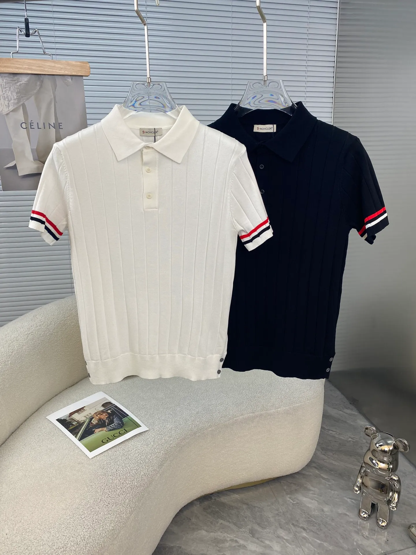 P200, Moncler 2024ss spring and summer new knitted elastic lapel T-shirt, men's fashionable solid color, classic four stripes, ultra-light and breathable knitted short-sleeved Polo shirt! If you want to look younger and more energetic in summer, you must have a polo shirt. It is a classic and versatile basic shirt that can be worn every time. It is a must-have and versatile item for men in summer. Whether you are doing business or leisure travel, it can switch between various styles for you, regardless of the occasion or body shape! , very cool and comfortable to wear in summer. The fabric feels smooth and comfortable, light and breathable, the upper body is cool and pleasant, and you will not feel stuffy at all. It is extremely skin-friendly, and the workmanship and wiring details are exquisite to the extreme. It is the first choice for high-end men! 48-56