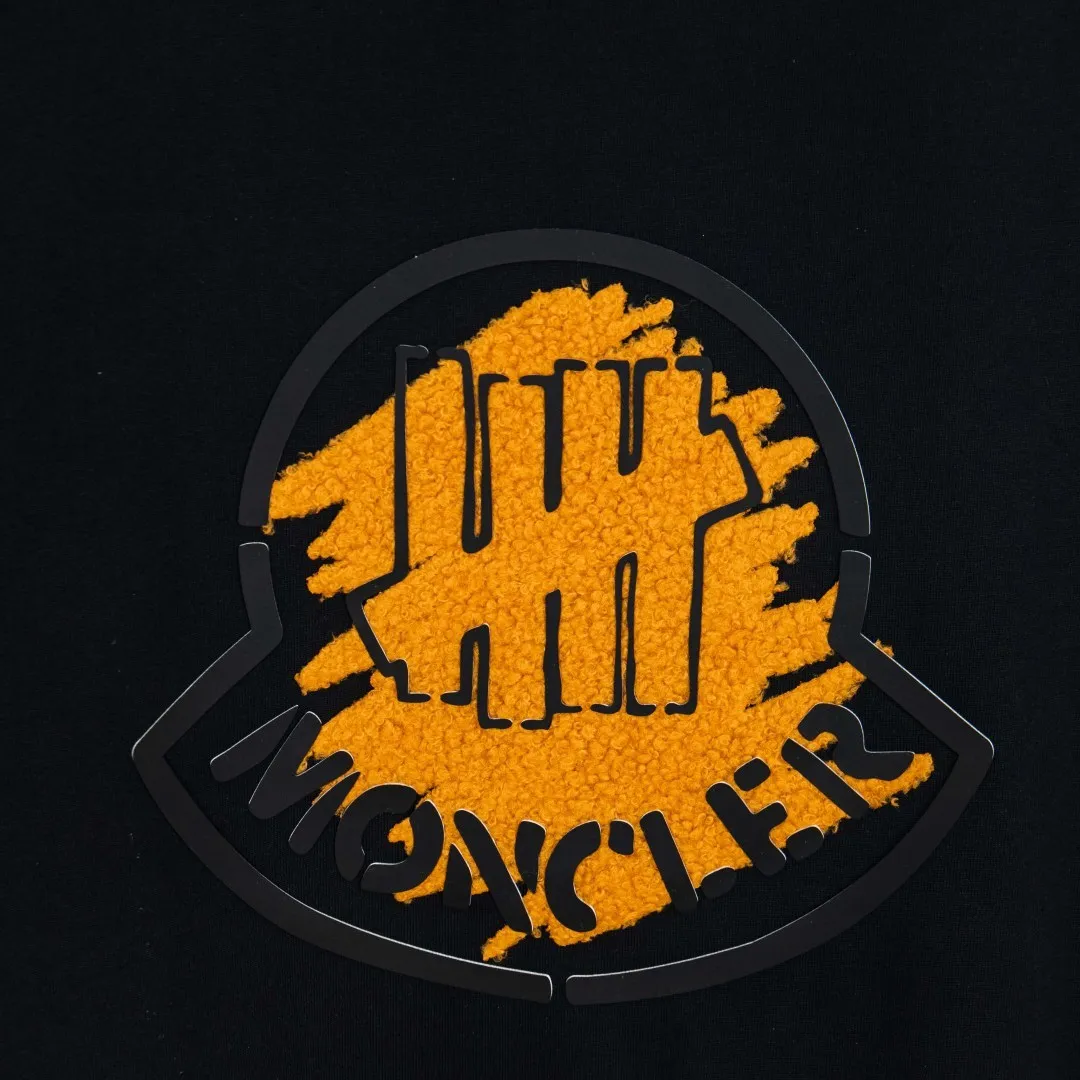 P200 💰 zp version [exclusive supply] MONCLER/muzzled 300g round neck short-sleeved T-shirt brand classic velvet splicing letter LOGO embossed technology official synchronization high version high quality fashionable personality versatile trend pure original quality original fabric hang tag collar label washed wheat three standards complete Color: black. White. Size: S M L XL XXL Number: WS10013