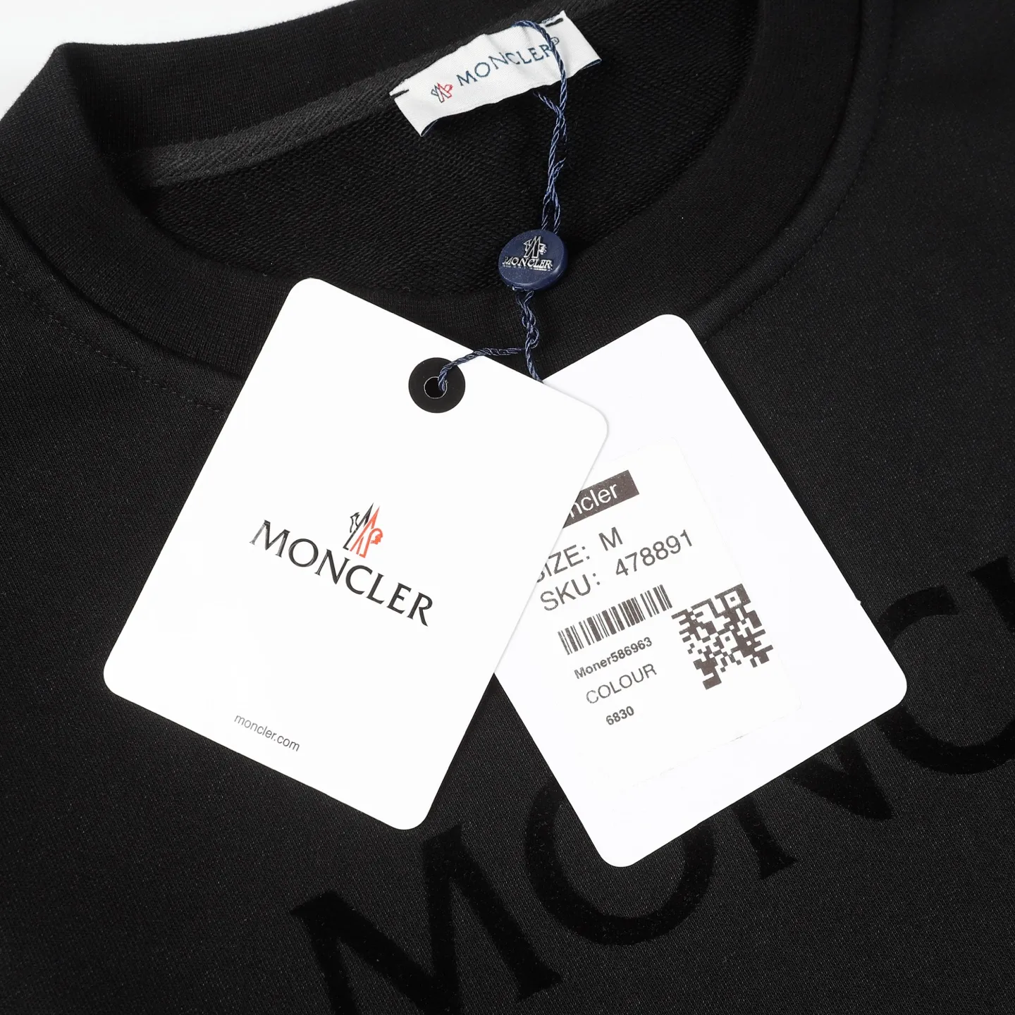 P210 Style number: 852 〈MONCLER〉 Mongolian flocked printed round neck sweatshirt. The price of Mongolian sweatshirt is actually quite advantageous. Anyone who has been to the counter should know that the price of Mongolian sweatshirt is not much cheaper than Gucci Burberry. It is just relatively low-key and unwilling to hype. It is a picture that you want to buy or not. The aloof existence... ✅460g 100% pure cotton wool fabric OS version is too large ✅Matched with the original high weight double yarn thread ✅Correct three-needle and five-thread craftsmanship Chain edge Color: Black White Royal Blue Size S M L