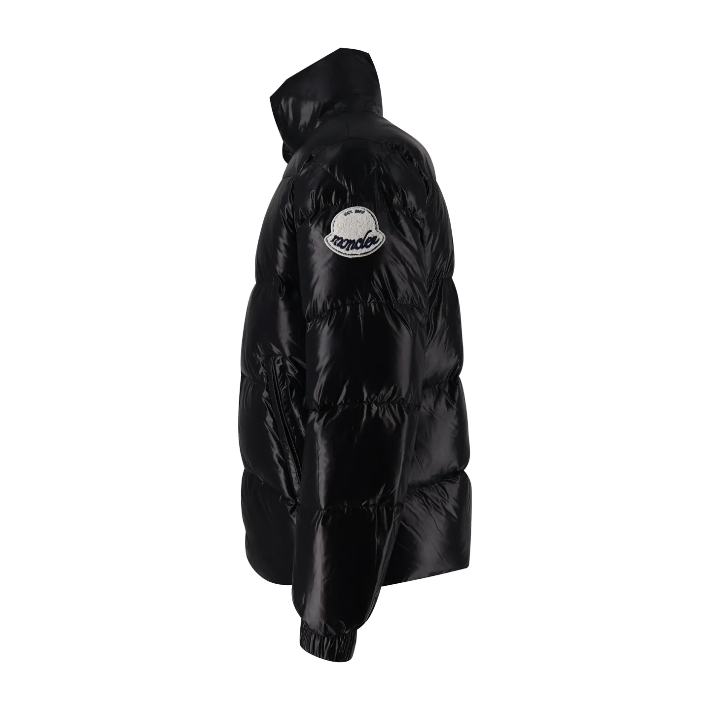 P1110 Moncler 1952 White Fat Down Jacket (Black) Mouth DERVOX Limited Color Matching 1952 co-branded men's goose down stand-up collar thickened bun can be made as a couple version. 95% European standard gooseneck down filling. The filling is extremely full. 700+ fill power. The tag barcode model number corresponds to the official website. The tag has built-in NFC electronic sensor for anti-counterfeiting) Dervox down is made of lightweight nylon laqué fabric, which is comfortable and warm without being heavy. This short style features an internal shoulder strap that can be carried as a carry when the weather heats up, making it ideal for urban or alpine wear. Made in pop tones, it's finished with a bold logo patch. Details Made of lightweight nvlon laqué fabric. Size:1-2-3-4-5