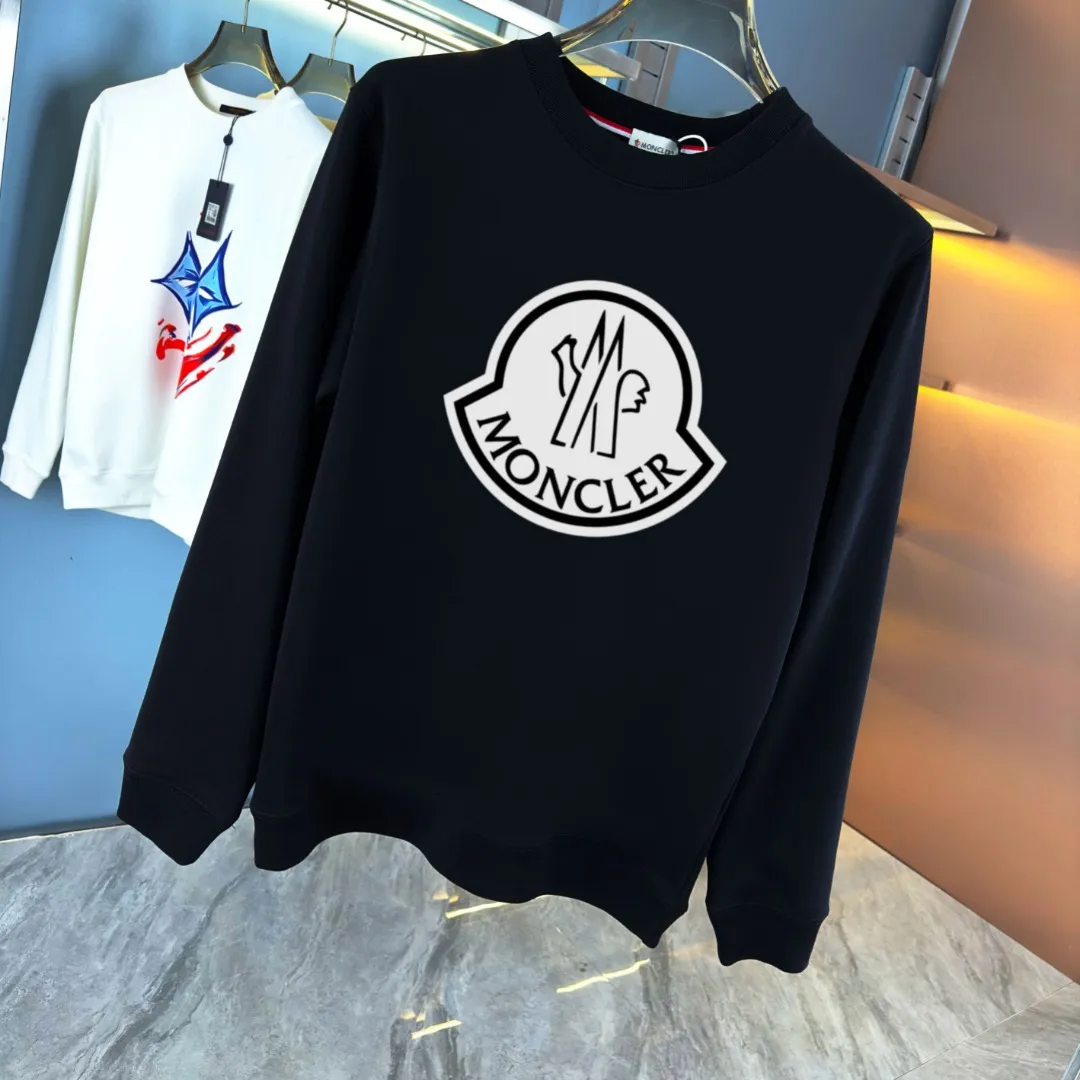 P210 high version sweatshirt) 📦With exclusive picture packaging📦 [Long-term ready stock] Upgraded version "Mobile phone smart sensor ~ NFC chip armband ~ Direct access to the official website anti-counterfeiting" 〖 𝐌𝐎𝐍𝐂𝐋𝐄𝐑 ~ Mouth covering〗 2025 new high quality, using 450g heavyweight fabric Different from the market currency, you can mix and match everything at will and you will be handsome😎The whole clothes is made of double waistcoats. The double waistcoats make the whole dress more three-dimensional. It is not an ordinary factory that can do such fine work. 2025 autumn and winter new style, on sale at the counter, exquisite printed round neck terry sweatshirt. High-end double-ply cotton. Customized stretch ribs are dyed in the same vat. Three standards are complete. It is matched with digital printing patterns and is very breathable. Same style for men and women. Color: black, white, apricot. Size: S M L XL 2XL
