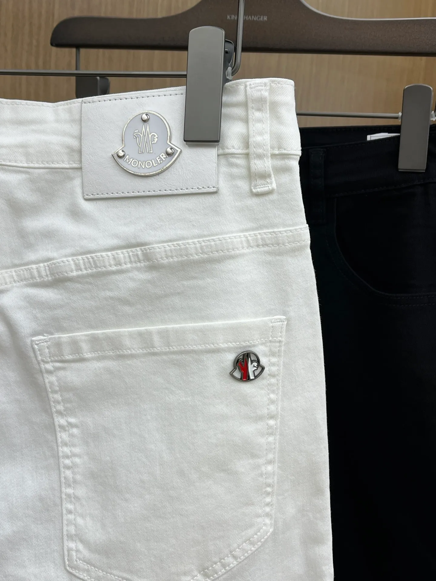 P270 🌸🌸 Moncler elastic slimming straight-leg pants, denim shorts, thin!  Very high-quality, stretch jeans can also be very comfortable... Super stretch and super handsome jeans! Heavy wash water elasticity...! You will be amazed by the clever design of these jeans! ! A pair of jeans cut from original cloth, light color, unique charm, made of high-quality cotton fabric, with frayed design and patch embroidery embellishment details. The fabric is comfortable, soft and can be matched casually. The comfort represents its interpretation of fashion and leisure. The details reflect the brand's pursuit of quality, with a bit of a hedonist flavor. It pays great attention to details and restores the texture of top-grade hardware. . Showing a sense of luxury and fashion. . Very worth buying. Size: Size: 29-38. . (No 35, 37)