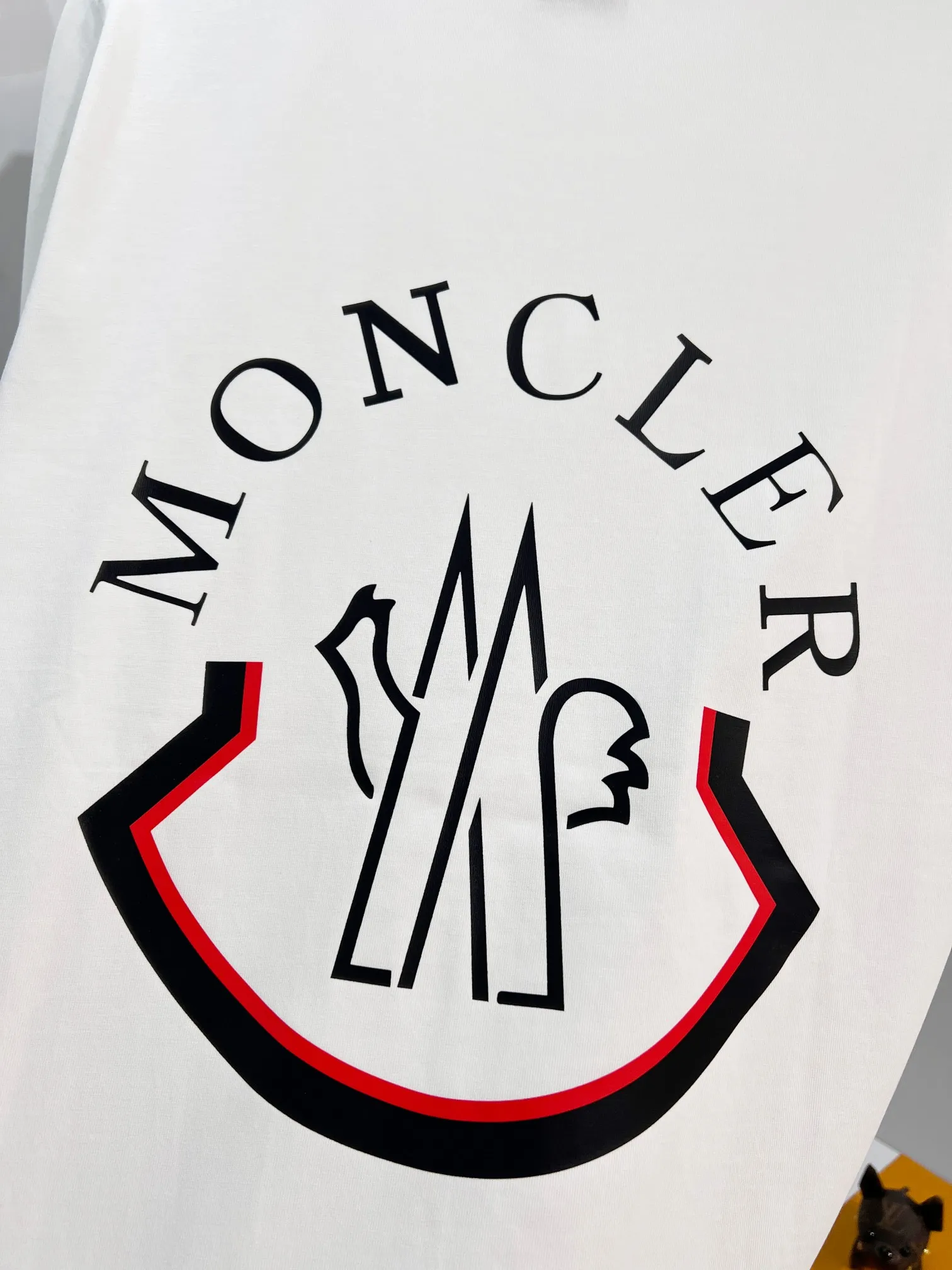 P150 MONCLER/Muzzled 300g pure cotton round neck short-sleeved T-shirt Brand classic Three-dimensional offset letter LOGO embossing process 2025ss official synchronization High version High quality Fashion personality Versatile trend Pure original quality Original fabric Hang tag Collar label Washed wheat Complete three standards Color: Black. White. Size: S M L XL XXL