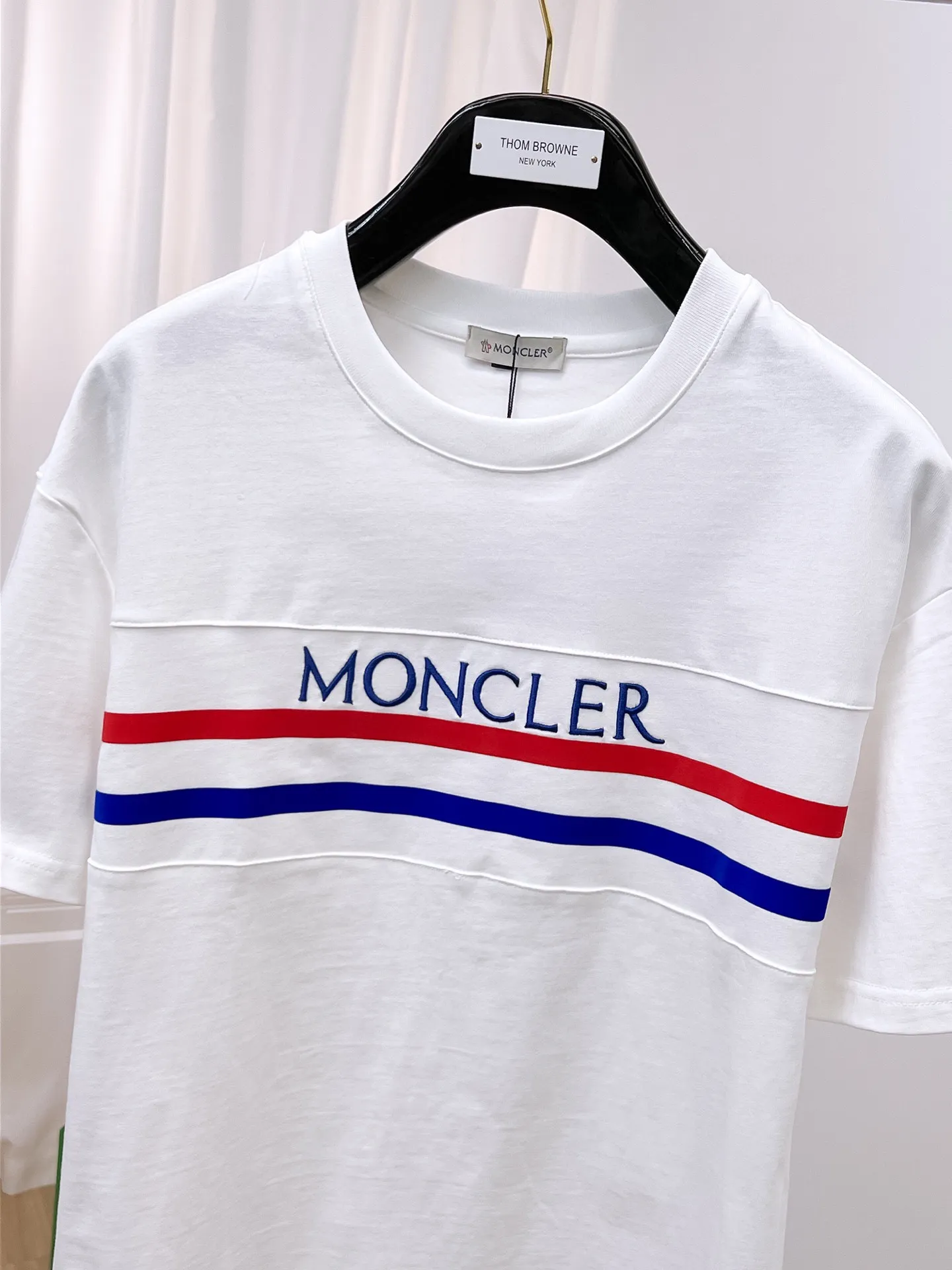 P560 Brand [MONCLER Mouth Covered] 2025 round neck short-sleeved shorts suit. The pure cotton fabric upper body will not be stuffy, the smooth and comfortable skin-friendly effect is more breathable, the fabric has its own texture, classic logo technology, a new interpretation from a unique angle, the first choice for fashion and versatility! Size: M-3XL (maximum wear: 190 pounds)