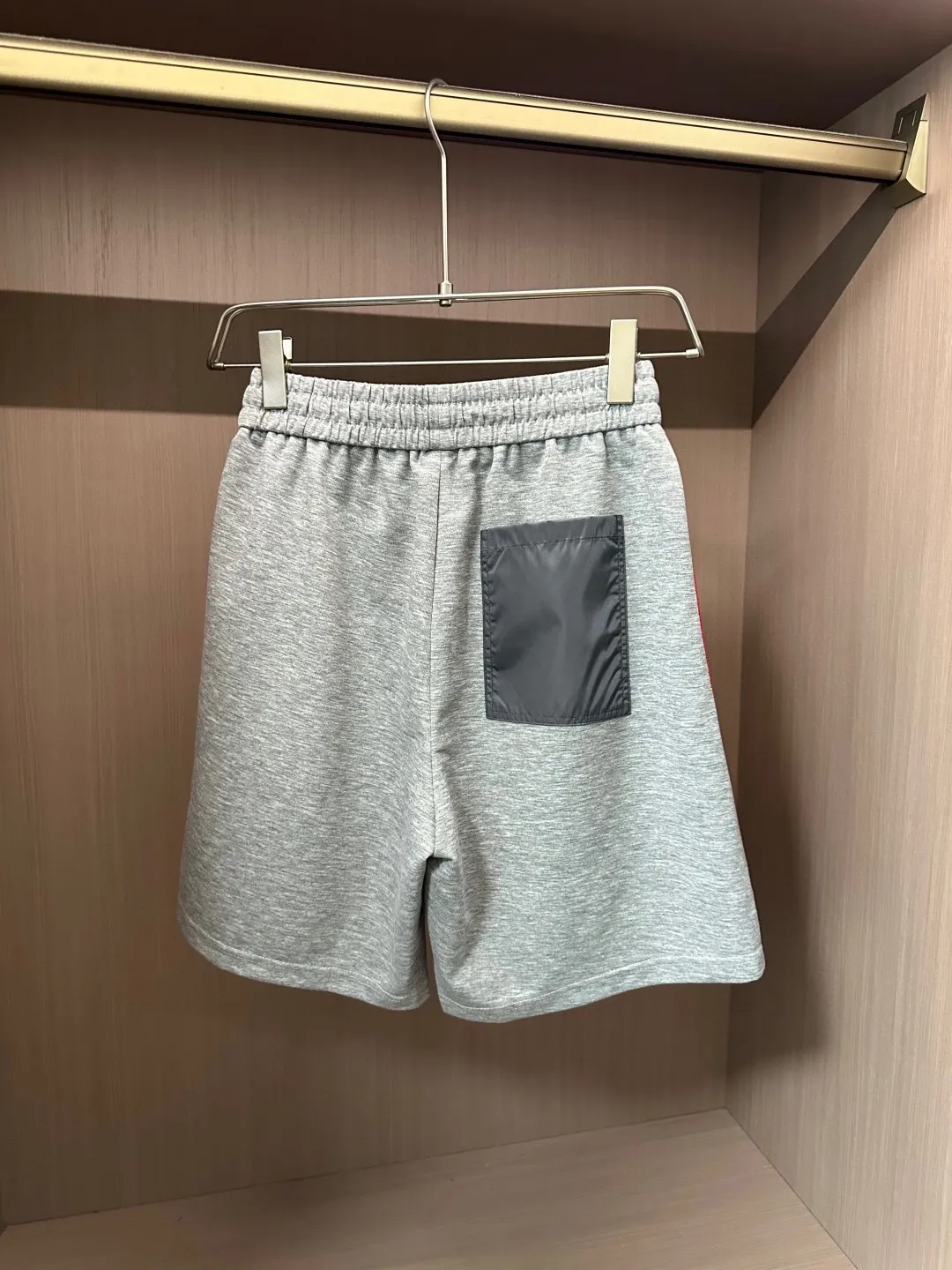 P560 Brand [MONCLER Mouth Covered] 2025 round neck short-sleeved shorts suit. The pure cotton fabric upper body will not be stuffy, the smooth and comfortable skin-friendly effect is more breathable, the fabric has its own texture, classic logo technology, a new interpretation from a unique angle, the first choice for fashion and versatility! Size: M-3XL (maximum wear: 190 pounds)