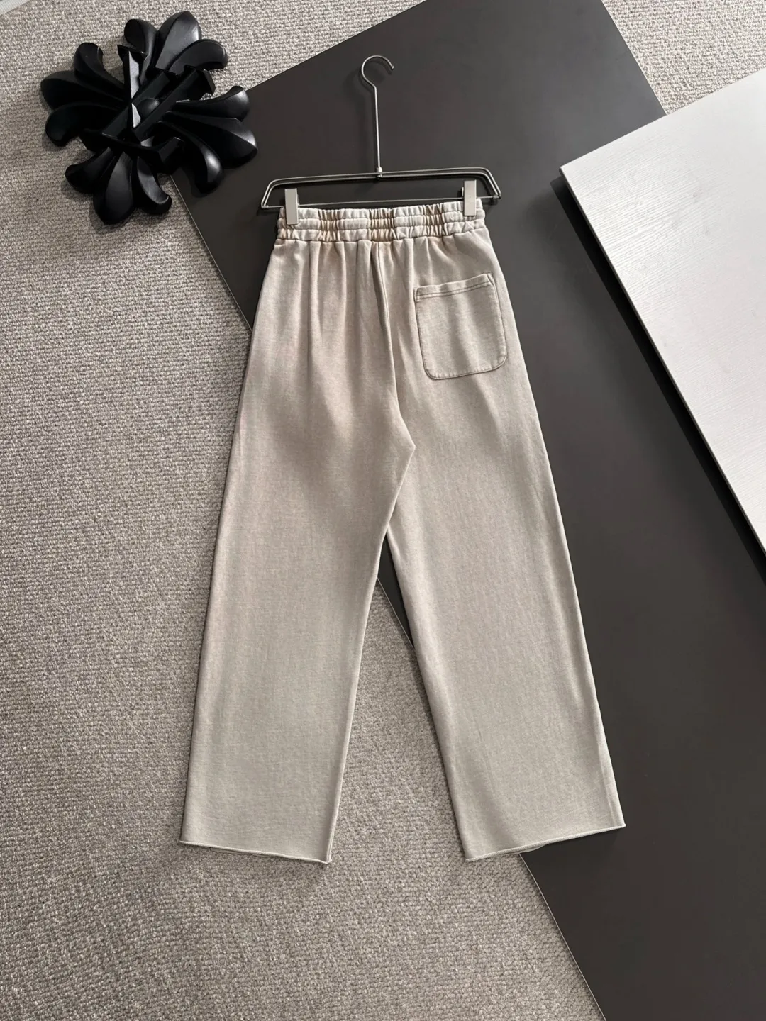 Next day shipment P360 MONCLER/Mongoose Exclusive first release of 25ss autumn and winter new high-quality trousers Compare real-life details at will A perfect choice for autumn and winter. A must-have item. Loose fit. Please refer to the size chart when placing an order: S to XL (or state your height and weight when placing an order)