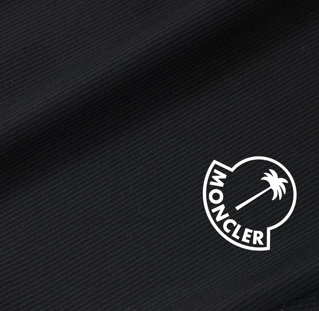 P230 Moncler spring and summer new model, two-color high-quality thin sports and leisure ice silk pants. Smooth, comfortable, anti-wrinkle and traceless pants. 🗯Soft texture, slightly elastic to the touch, cool ice silk pants. Waist elastic band, fashionable version design. 🗯 Neat and neat wiring, suitable for both sports and leisure! It can be easily controlled by all body types. Two classic colors are available. 🗯New summer product. Versatile and easy to match. The upper body is very simple, handsome and stylish. It can be easily controlled by men and women. Color: Black Gray Size: S-XL