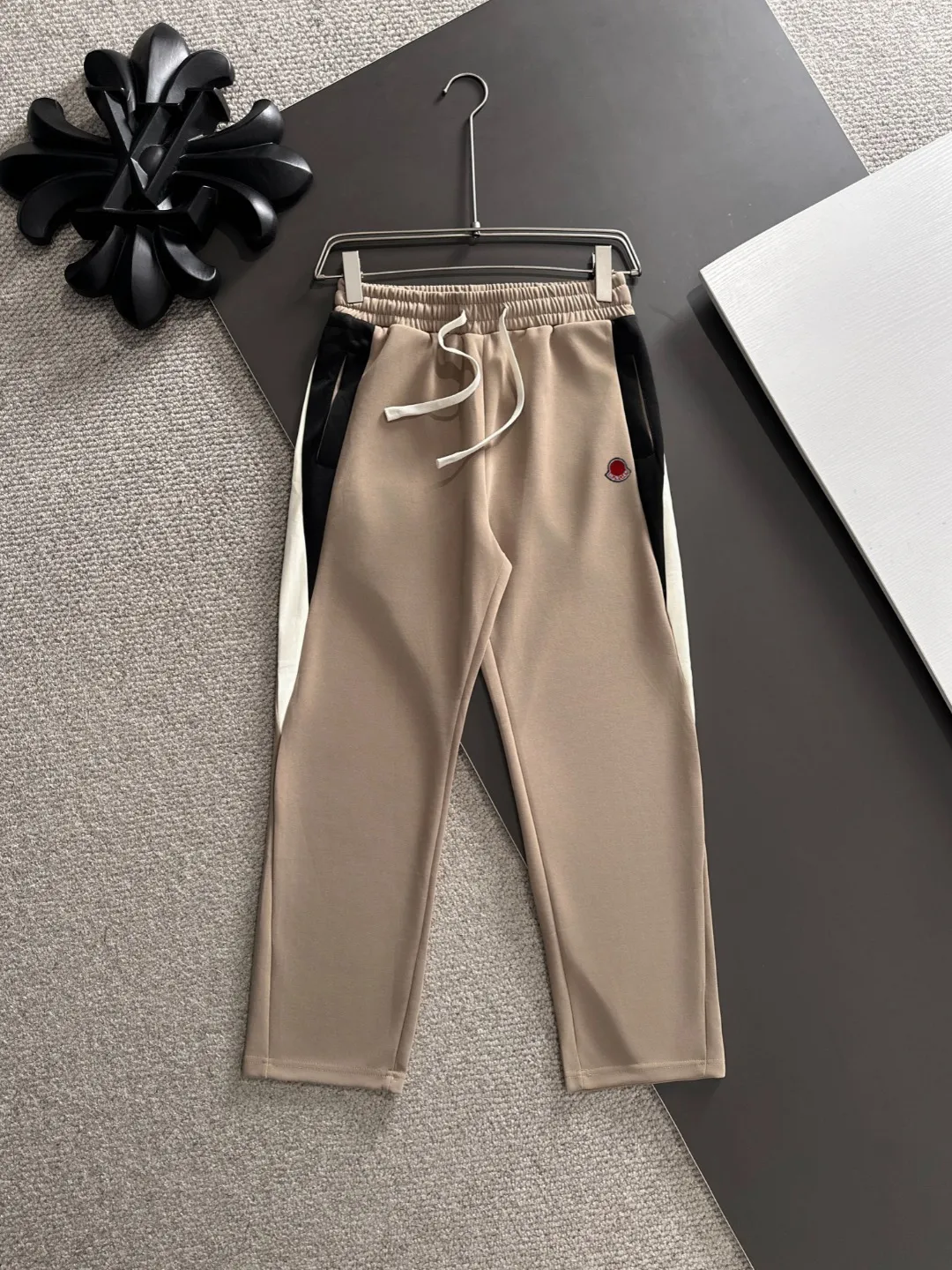 Next day shipping P720 MONCLER/Mongolian high quality 2025 autumn and winter new casual heavy industry suit exclusively developed by yb! High quality production! The top version of the trading company channel order, external orders for imported custom fabrics, high breathability and comfort, impeccable details, absolutely worth buying! This type of suit is also a must-have for lazy people. You don’t have to think about how to match it, you can just get it in one set! Brand element design concept, delicate and soft feel! It presents a casual cut and the upper body shape is great! On sale simultaneously on the official website! From a high-end men's positioning brand, the low-key luxury taste is irresistible! Exquisite workmanship and impeccable quality! The overall style is simple, fashionable and timeless, fully meeting the requirements of stylish and tasteful dressing! Size: M to 4XL (or state your height and weight when placing an order)