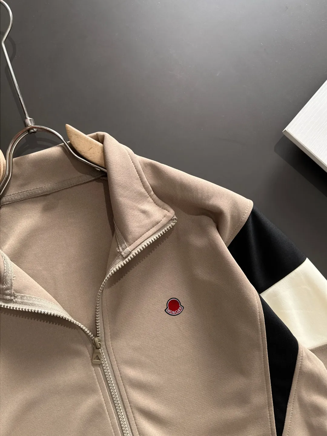 Next day shipping P720 MONCLER/Mongolian high quality 2025 autumn and winter new casual heavy industry suit exclusively developed by yb! High quality production! The top version of the trading company channel order, external orders for imported custom fabrics, high breathability and comfort, impeccable details, absolutely worth buying! This type of suit is also a must-have for lazy people. You don’t have to think about how to match it, you can just get it in one set! Brand element design concept, delicate and soft feel! It presents a casual cut and the upper body shape is great! On sale simultaneously on the official website! From a high-end men's positioning brand, the low-key luxury taste is irresistible! Exquisite workmanship and impeccable quality! The overall style is simple, fashionable and timeless, fully meeting the requirements of stylish and tasteful dressing! Size: M to 4XL (or state your height and weight when placing an order)