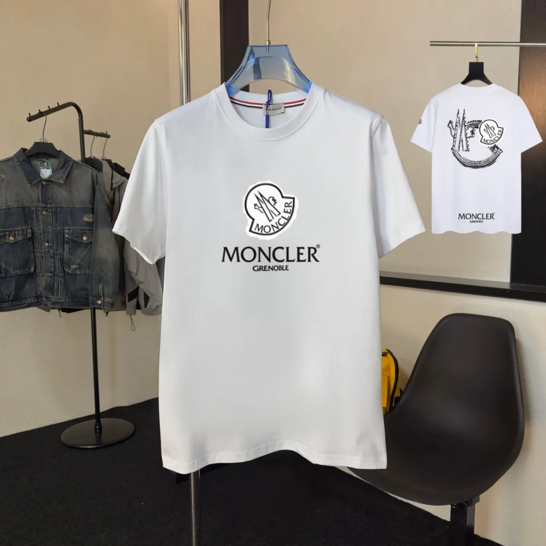 P140 Upgraded version "Mobile phone smart sensor ~ NFC chip armband ~ Direct access to the official website for anti-counterfeiting" "Moncler ~ Mouth Mouth" 2025 new high-quality round neck short-sleeved T-shirt. The cuffs have imported embroidered labels. Customized dyeing, very comfortable to touch. Super versatile and good-looking short-sleeved. Complete with three labels. Non-market ordinary version. Feel free to compare. Quality is absolutely guaranteed! ‼ First of all, this original fabric is all custom-woven with 32-count double yarn fabric, 250G, and the weight is the same‼ Fine workmanship, double waistcoat method, double waistcoat method, double waistcoat method makes the whole dress more three-dimensional, which is not a craft that ordinary T-shirts can achieve🤪 Size: S-M-L-XL-2XL Color: black, white, apricot, same style for men and women