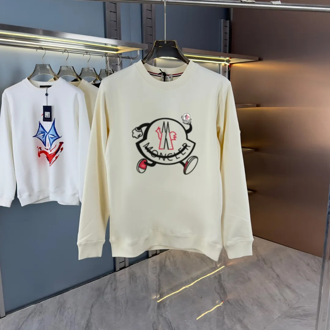 P210 High-version sweatshirt) [Long-term stock] 〖𝐌𝐎𝐍𝐂𝐋𝐄𝐑~Mask〗 Made of 440g heavy-weight fabric. It is different from the market currency. It can be matched with any variety and is properly handsome. 😎The whole dress is made of double waistcoats. The double waistcoats make the whole dress more three-dimensional. Not ordinary factories can do such fine work. 2025 Spring runway version of the T stage, on sale at the counter, round neck terry sweatshirt, high-end double-strand pure cotton, custom-made stretch ribs, dyed in the same vat, complete with three standards, matched with exquisite embroidered LOGO on the chest, simple and advanced, same style for men and women. Color: black, apricot, white, size: S M L XL 2XL
