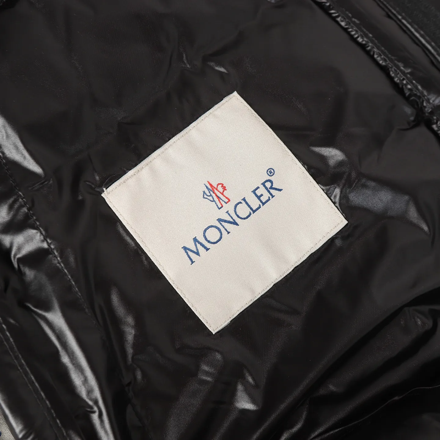 P700 Moncler/Meng Mouth Acorus Stand Collar Men's Classic Light Down Jacket Moncer/Meng Mouth # Acorus Stand Collar Men's Classic Light Down Jacket ➖ National standard 98 pure white duck down, 100% of the highest quality on the market, never misleading like goose down! ➖ 15D nylon fabric/lining is of the highest standard, never velvet! ➖ The original Velcro is durable, and the accessories and hardware are all custom-made from the original factory, 100% restoring the replica quality! ➖ Mengkou has been focusing on production for 10 years. The perfect combination of every link ensures the smoothness of each piece of clothing. It is the Rolls-Royce of down jackets!  ⛔No need for too much copywriting, focus and professionalism! Color: black/grey Size: 1/2/3/4/5