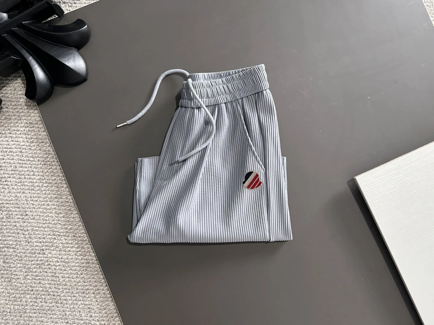 Next day shipping P460 MONCLER/Mongolian high quality 2025 spring and summer new casual heavy industry suit exclusively developed by yb! High quality production! Imported custom-made fabrics for foreign orders, with high breathability and comfort, impeccable details, brand element design concept, delicate and soft feel! It presents a casual cut and the upper body shape is great! On sale simultaneously on the official website! From a high-end men's positioning brand, the low-key luxury taste is irresistible! Exquisite workmanship and impeccable quality! The overall style is simple, fashionable and timeless, fully meeting the requirements of stylish and tasteful dressing! Size: M-XXXL