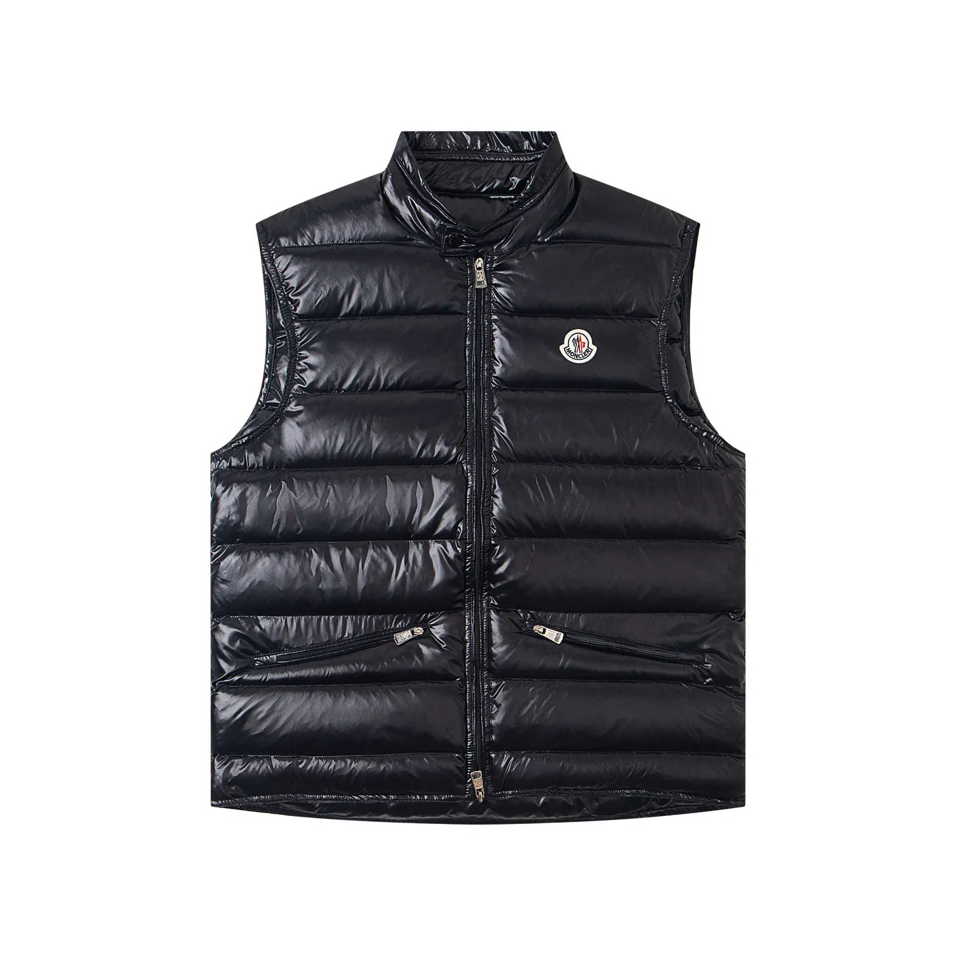 P590 model number: G114 Moncler's new stand-up collar vest down jacket top 1️⃣The fabric is made of advanced custom-made bright nylon and is completely the same as the original version. The fabric details and hardware are truly the same as the original version, and the details are impeccable! 2️⃣Super smooth two-way zipper, the zipper and color remain the same color. Detachable oversized windproof down hood, connected with five snap buttons of the same color. One circle is designed with an adjustable elastic drawstring, and there are oblique closed pockets on both sides. There are also pockets on the chest and sleeves inside! 3️⃣It is very youthful and energetic, and can be easily worn by both men and women. It is very in line with the fashion aesthetic concepts of today's young people! 4️⃣Full set of customized accessories, complete with three standards, same style for men and women, a must-have for couples. Color: black, white, size: 1.2.3.4.5.6