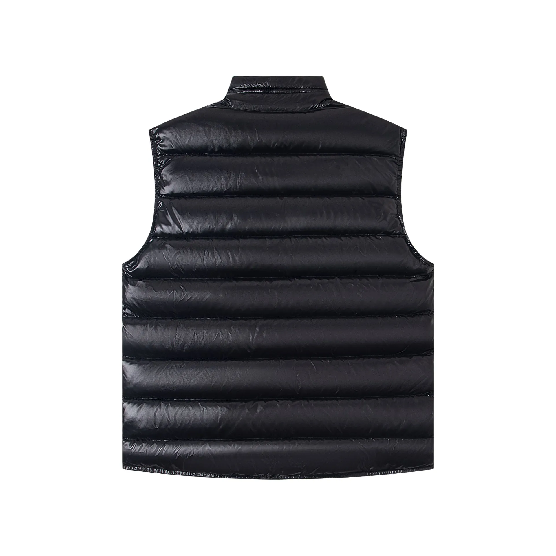 P590 model number: G114 Moncler's new stand-up collar vest down jacket top 1️⃣The fabric is made of advanced custom-made bright nylon and is completely the same as the original version. The fabric details and hardware are truly the same as the original version, and the details are impeccable! 2️⃣Super smooth two-way zipper, the zipper and color remain the same color. Detachable oversized windproof down hood, connected with five snap buttons of the same color. One circle is designed with an adjustable elastic drawstring, and there are oblique closed pockets on both sides. There are also pockets on the chest and sleeves inside! 3️⃣It is very youthful and energetic, and can be easily worn by both men and women. It is very in line with the fashion aesthetic concepts of today's young people! 4️⃣Full set of customized accessories, complete with three standards, same style for men and women, a must-have for couples. Color: black, white, size: 1.2.3.4.5.6