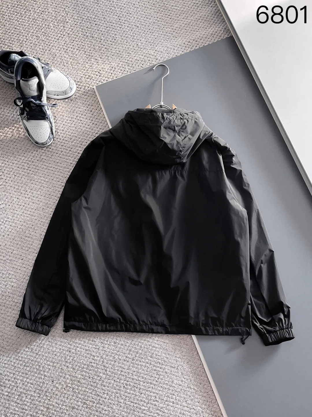 P540 🌸🌸🌸🌸Moncler top original order ❗High-end fabric feels soft and comfortable, and the color is high-end (different from the hard feel in the market) ❗ The new autumn and winter men's casual jackets ❗ have a unique and innovative interpretation of the classic logo, which is in line with the latest design concepts of the season. It is highly recognizable, with a simple khaki design, youthful and energetic, and the style and color matching can be freely worn according to the actual scene. It meets the conventional and orthodox dressing needs that are inclusive of all occasions. The outstanding printed surface is more suitable for street styling. It is highly recognizable, showing the vibrant colors of the city, and is highly moldable and practical!  This model is dominated by fabrics and craftsmanship. The company's customized fabrics are windproof, comfortable and breathable. The upper body is light and unburdened, and the overall details are of super high quality❗ The details are full of craftsmanship, and the accessories are all custom-made. The electroplated metal zippers and snap buttons are quite outstanding. They are very luxurious and high-end. The workmanship is extremely rigorous and elegant. Color: Picture color Size: M, L, xL, xxL, xxxL