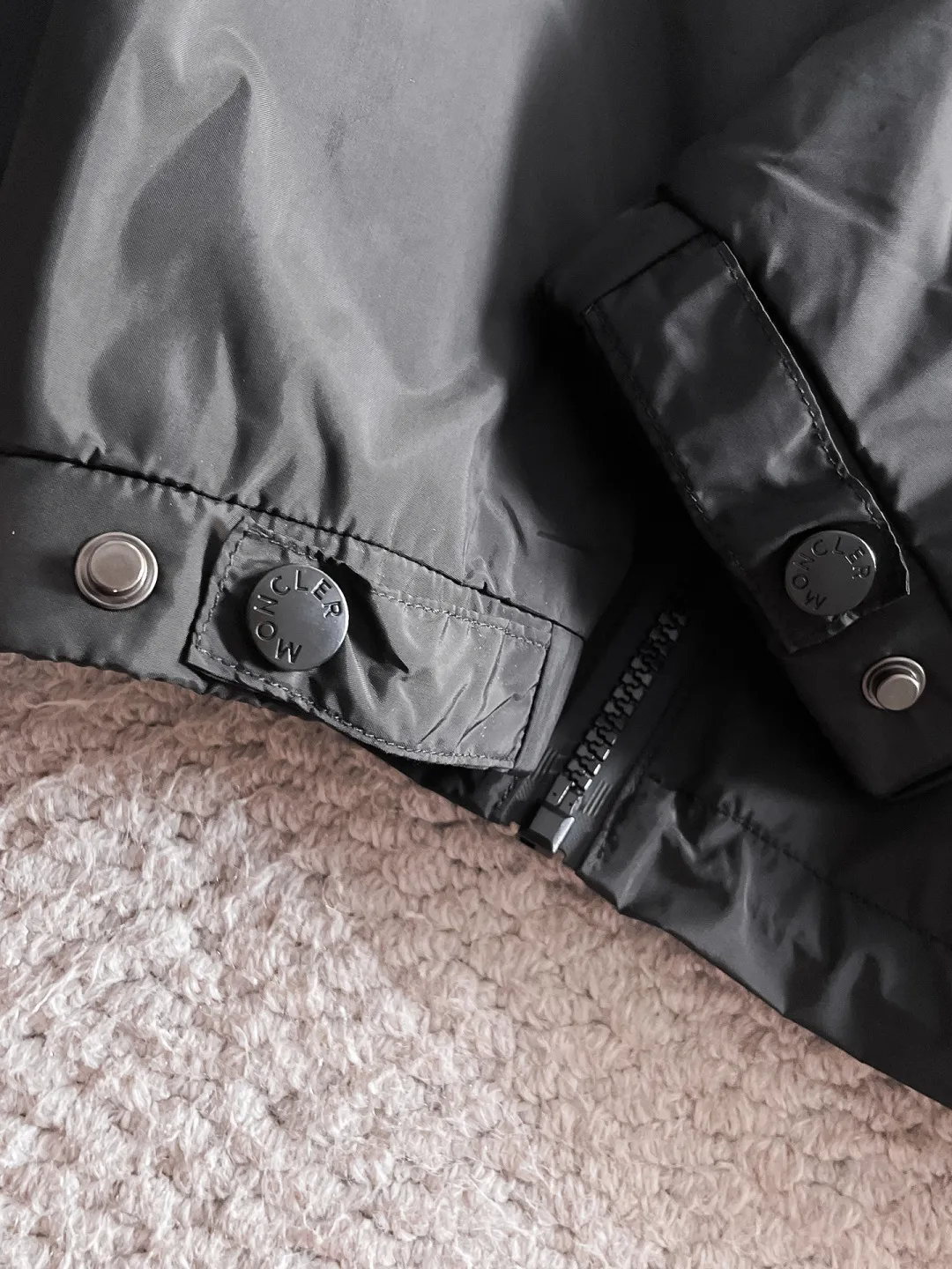 P540 🌸🌸🌸🌸Moncler top original order ❗High-end fabric feels soft and comfortable, and the color is high-end (different from the hard feel in the market) ❗ The new autumn and winter men's casual jackets ❗ have a unique and innovative interpretation of the classic logo, which is in line with the latest design concepts of the season. It is highly recognizable, with a simple khaki design, youthful and energetic, and the style and color matching can be freely worn according to the actual scene. It meets the conventional and orthodox dressing needs that are inclusive of all occasions. The outstanding printed surface is more suitable for street styling. It is highly recognizable, showing the vibrant colors of the city, and is highly moldable and practical!  This model is dominated by fabrics and craftsmanship. The company's customized fabrics are windproof, comfortable and breathable. The upper body is light and unburdened, and the overall details are of super high quality❗ The details are full of craftsmanship, and the accessories are all custom-made. The electroplated metal zippers and snap buttons are quite outstanding. They are very luxurious and high-end. The workmanship is extremely rigorous and elegant. Color: Picture color Size: M, L, xL, xxL, xxxL