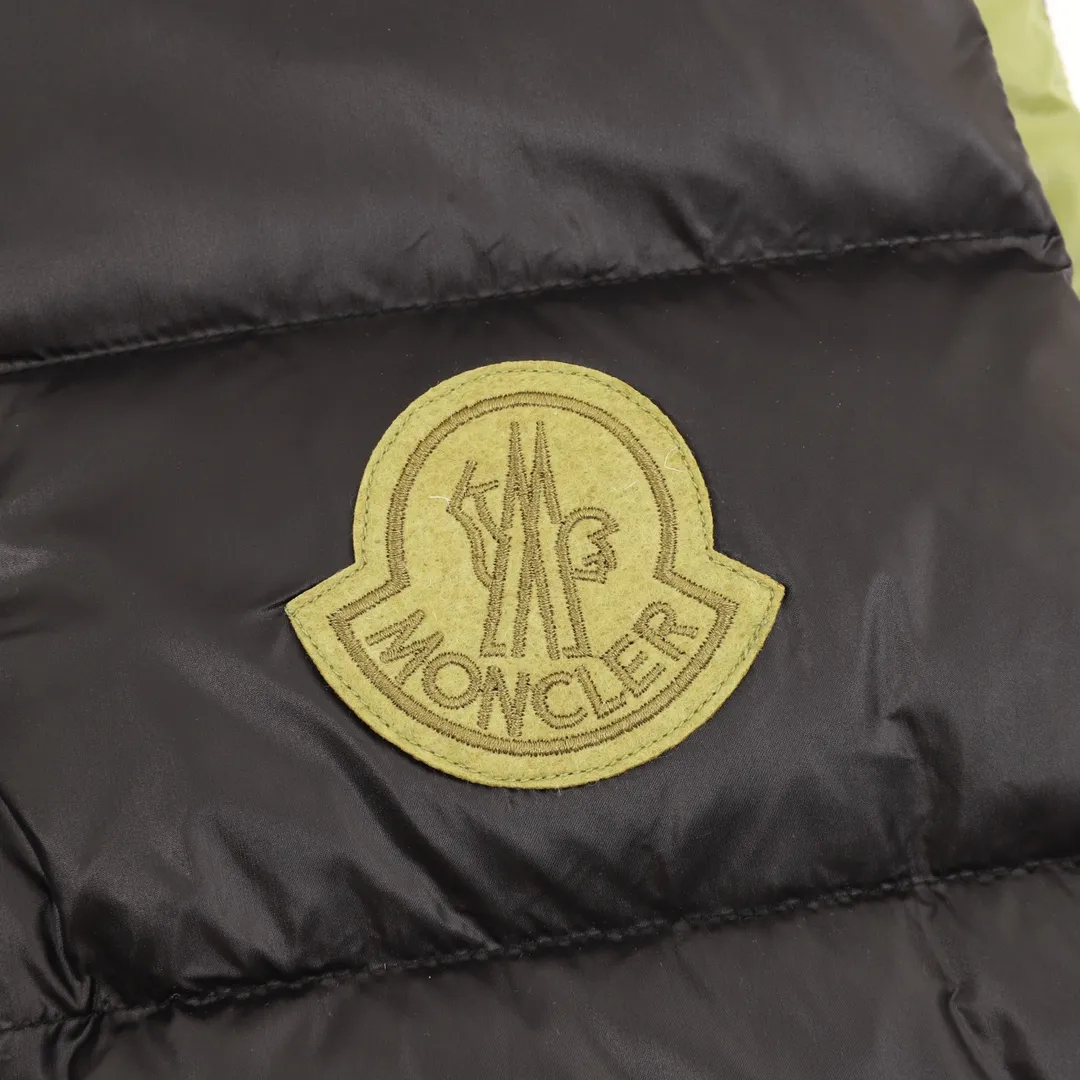 P880 𝐌𝐎𝐍𝐂𝐋𝐄𝐑 vest Green Fat Man’s vest 𝐒𝐢𝐳𝐞:𝟏-𝟓