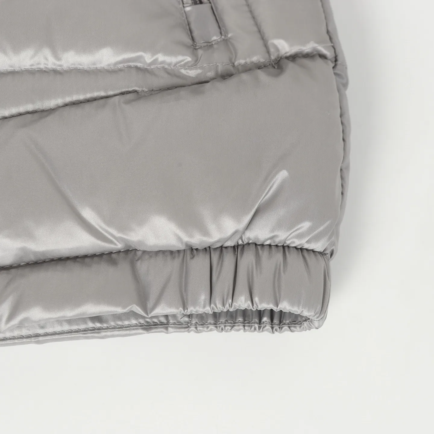 P700 Moncler/Meng Mouth Acorus Stand Collar Men's Classic Light Down Jacket Moncer/Meng Mouth # Acorus Stand Collar Men's Classic Light Down Jacket ➖ National standard 98 pure white duck down, 100% of the highest quality on the market, never misleading like goose down! ➖ 15D nylon fabric/lining is of the highest standard, never velvet! ➖ The original Velcro is durable, and the accessories and hardware are all custom-made from the original factory, 100% restoring the replica quality! ➖ Mengkou has been focusing on production for 10 years. The perfect combination of every link ensures the smoothness of each piece of clothing. It is the Rolls-Royce of down jackets!  ⛔No need for too much copywriting, focus and professionalism! Color: black/grey Size: 1/2/3/4/5