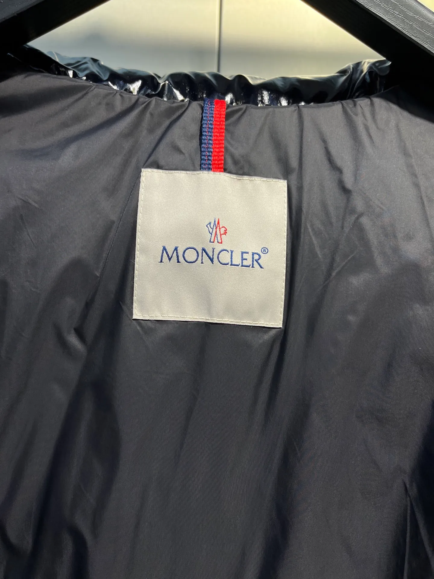 P860 Moncler🌟25 new oil wax leather waist style GLAREIN hooded long-sleeved down jacket for women. Oil wax leather coated new fabric, slim design style, warm and slimming, 90% duck down filling, molded custom hardware. Color: red, white, blue, black Code number: 1234