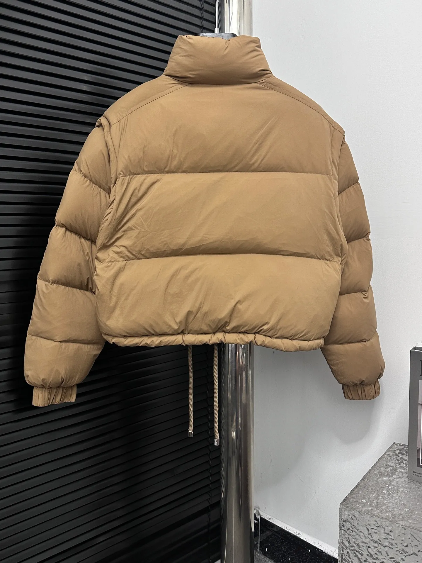 P900 [moncler] Meng Mouth Autumn and Winter New Style🉑️Disassembly Down Jacket Original custom-made hardware accessories are all imported and original customization Welcome to compare Absolutely high quality Use top-grade 90 white goose down Super soft Filled with fluffy and full feathers Super heavy-duty Fabric workmanship and perfect version Note that the fabric is super comfortable Exclusive model Non-market goods Color; White Khaki Size: 1234
