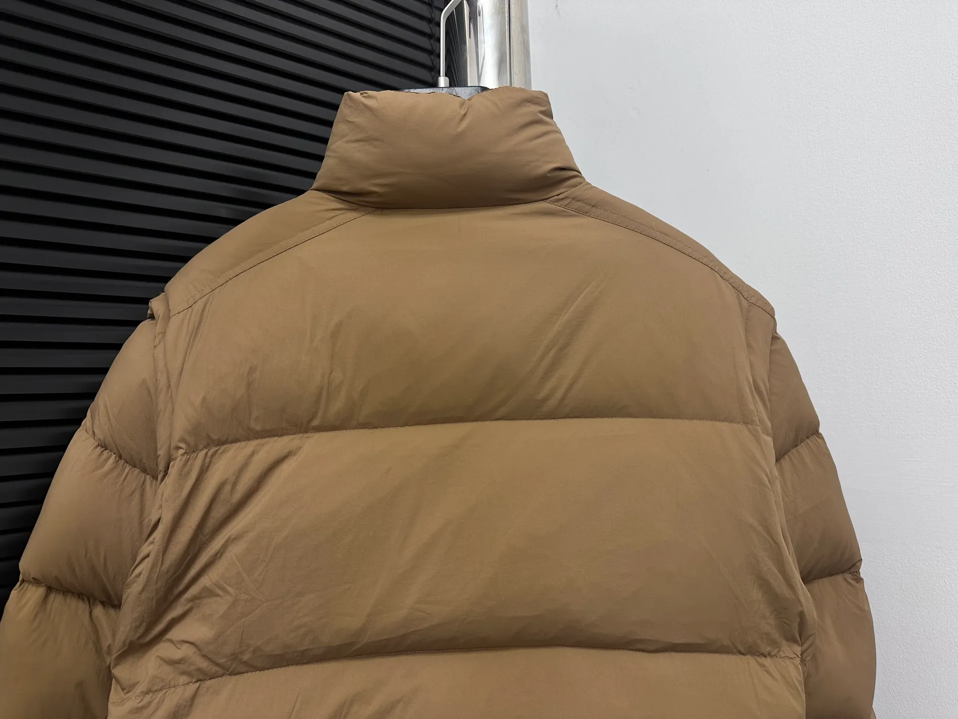 P900 [moncler] Meng Mouth Autumn and Winter New Style🉑️Disassembly Down Jacket Original custom-made hardware accessories are all imported and original customization Welcome to compare Absolutely high quality Use top-grade 90 white goose down Super soft Filled with fluffy and full feathers Super heavy-duty Fabric workmanship and perfect version Note that the fabric is super comfortable Exclusive model Non-market goods Color; White Khaki Size: 1234