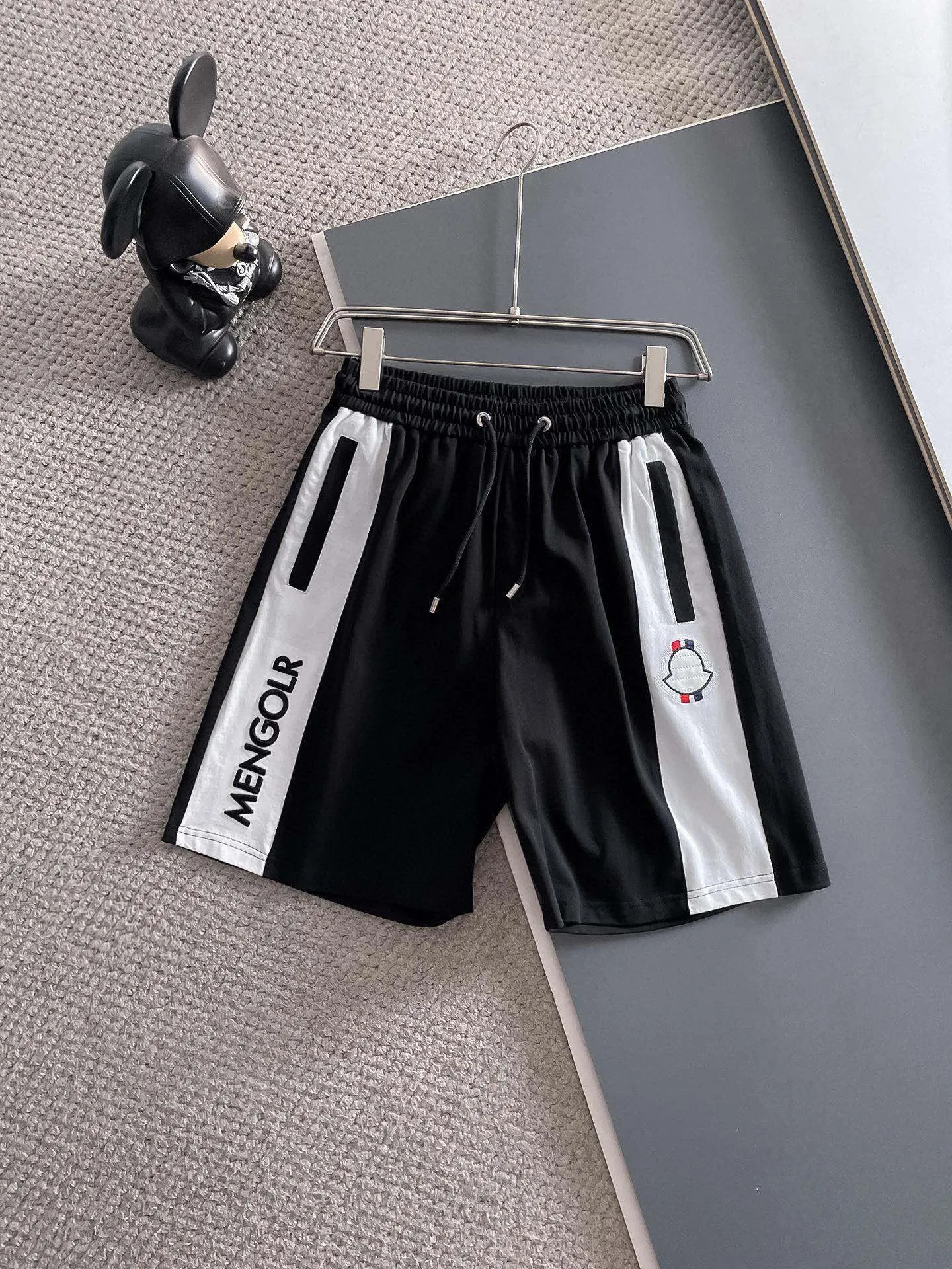 P570 Brand [MONCLER Mouth Covered] 2025 round neck short-sleeved shorts suit. The pure cotton fabric upper body will not be stuffy, the smooth and comfortable skin-friendly effect is more breathable, the fabric has its own texture, classic logo technology, a new interpretation from a unique angle, fashionable and versatile choice! Size: M-3XL (maximum wear: 190 pounds)