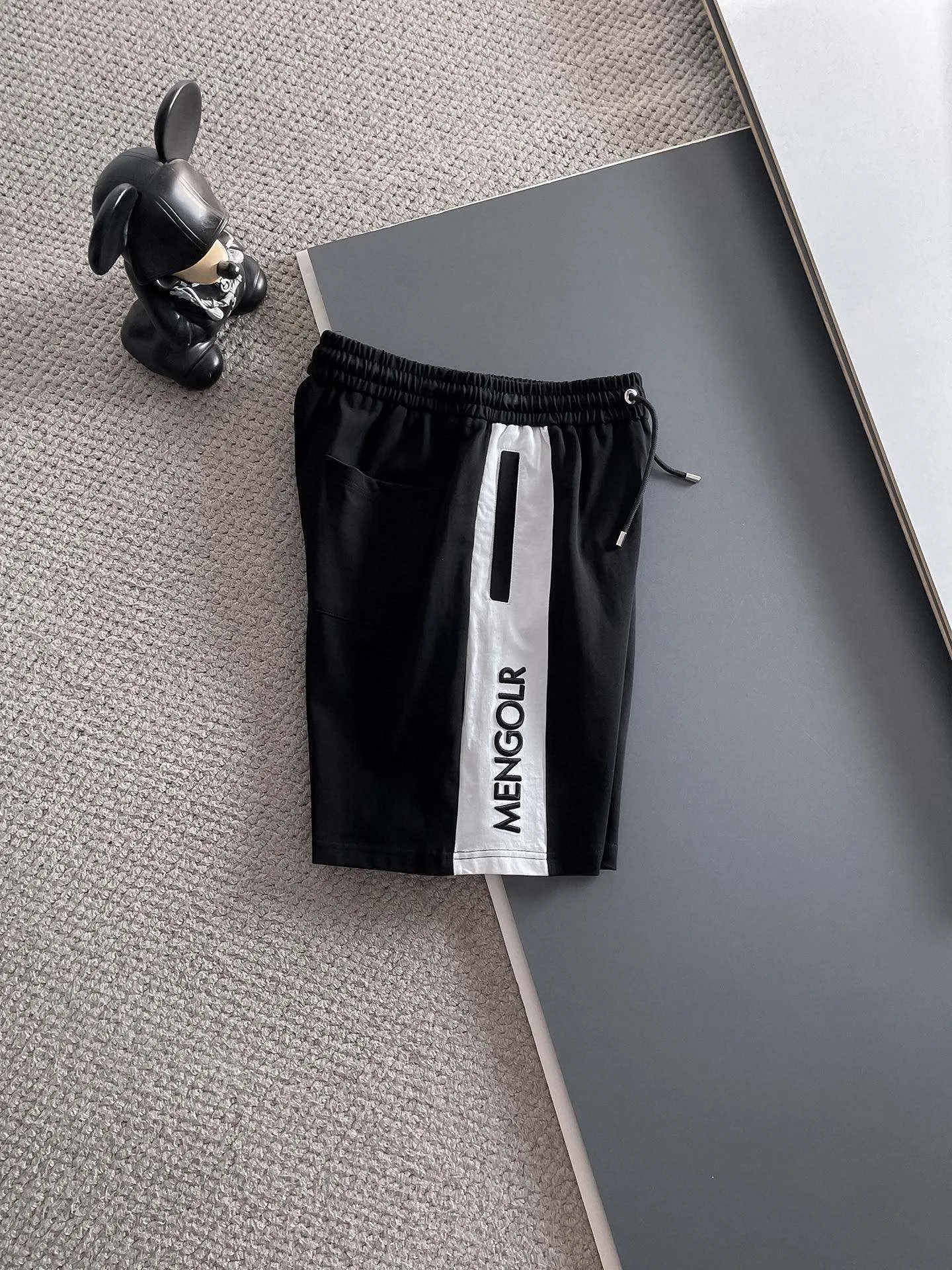 P570 Brand [MONCLER Mouth Covered] 2025 round neck short-sleeved shorts suit. The pure cotton fabric upper body will not be stuffy, the smooth and comfortable skin-friendly effect is more breathable, the fabric has its own texture, classic logo technology, a new interpretation from a unique angle, fashionable and versatile choice! Size: M-3XL (maximum wear: 190 pounds)