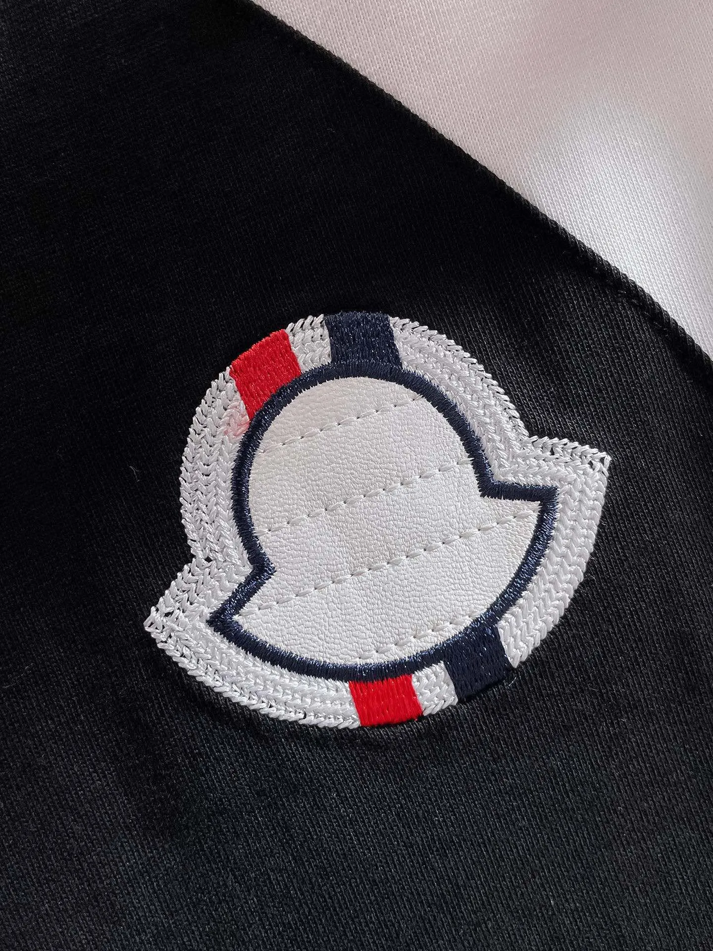 P570 Brand [MONCLER Mouth Covered] 2025 round neck short-sleeved shorts suit. The pure cotton fabric upper body will not be stuffy, the smooth and comfortable skin-friendly effect is more breathable, the fabric has its own texture, classic logo technology, a new interpretation from a unique angle, fashionable and versatile choice! Size: M-3XL (maximum wear: 190 pounds)