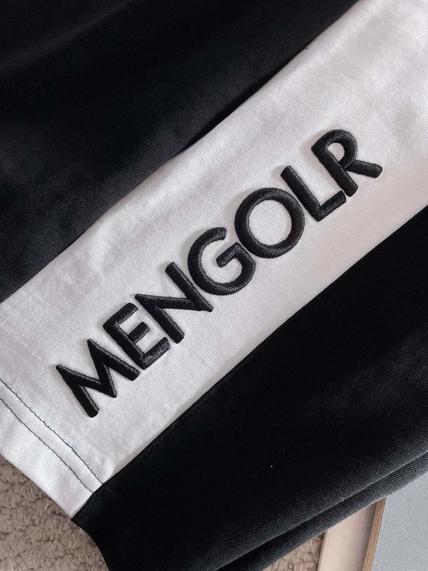 P570 Brand [MONCLER Mouth Covered] 2025 round neck short-sleeved shorts suit. The pure cotton fabric upper body will not be stuffy, the smooth and comfortable skin-friendly effect is more breathable, the fabric has its own texture, classic logo technology, a new interpretation from a unique angle, fashionable and versatile choice! Size: M-3XL (maximum wear: 190 pounds)