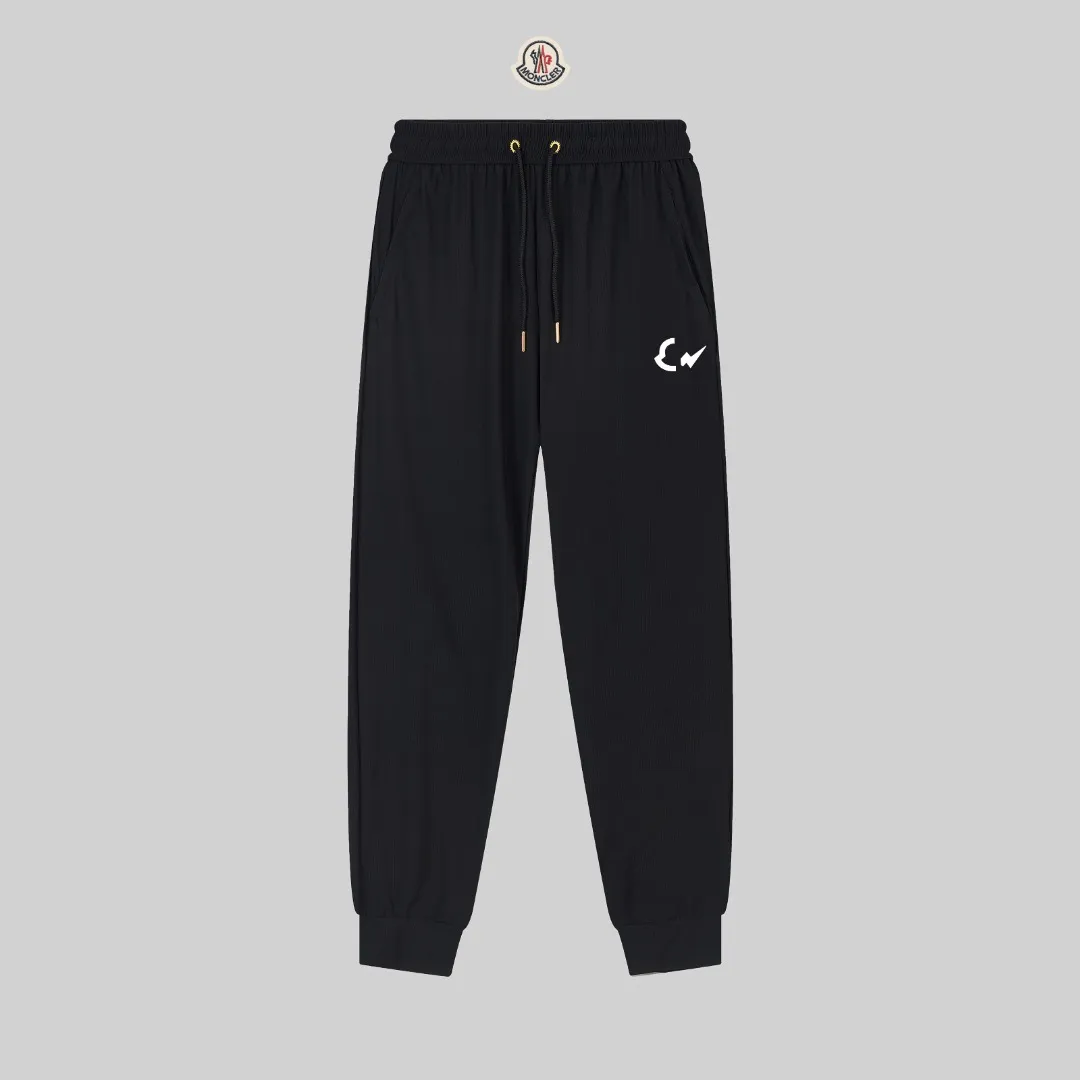 P230 Moncler spring and summer new model, two-color high-quality thin sports and leisure ice silk pants. Smooth, comfortable, anti-wrinkle and traceless pants. 🗯Soft texture, slightly elastic to the touch, cool ice silk pants. Waist elastic band, fashionable version design. 🗯 Neat and neat wiring, suitable for both sports and leisure! It can be easily controlled by all body types. Two classic colors are available. 🗯New summer product. Versatile and easy to match. The upper body is very simple, handsome and stylish. It can be easily controlled by men and women. Color: Black Gray Size: S-XL
