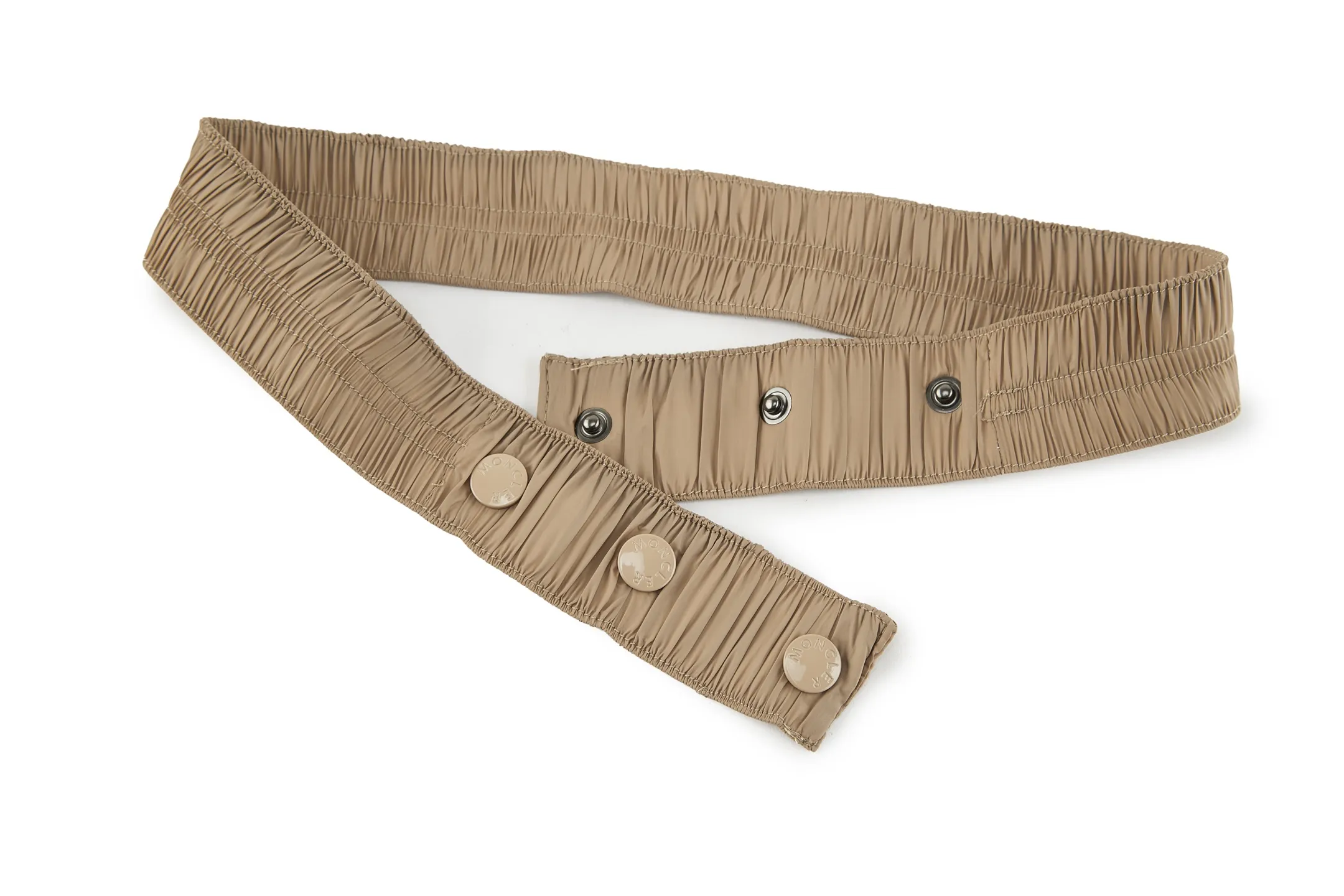 P1210 Moncler boed fox fur collar waisted women's down jacket (khaki) is made of customized lightweight waterproof breathable 100% polyester fabric. Filled with RDS-certified 90% high-loft white duck down, the down filling volume is about 300G, and the fill power is as high as 800+ 5A standard warmth level! The logo is made of wool yarn and then processed with imported Tajima machine three-dimensional embroidery process, which is extremely tight and has perfect details. The entire set of excipients is independently developed, and every small detail is perfectly presented. (Ps: The fur collar is removable!) Size:1-2-3-4