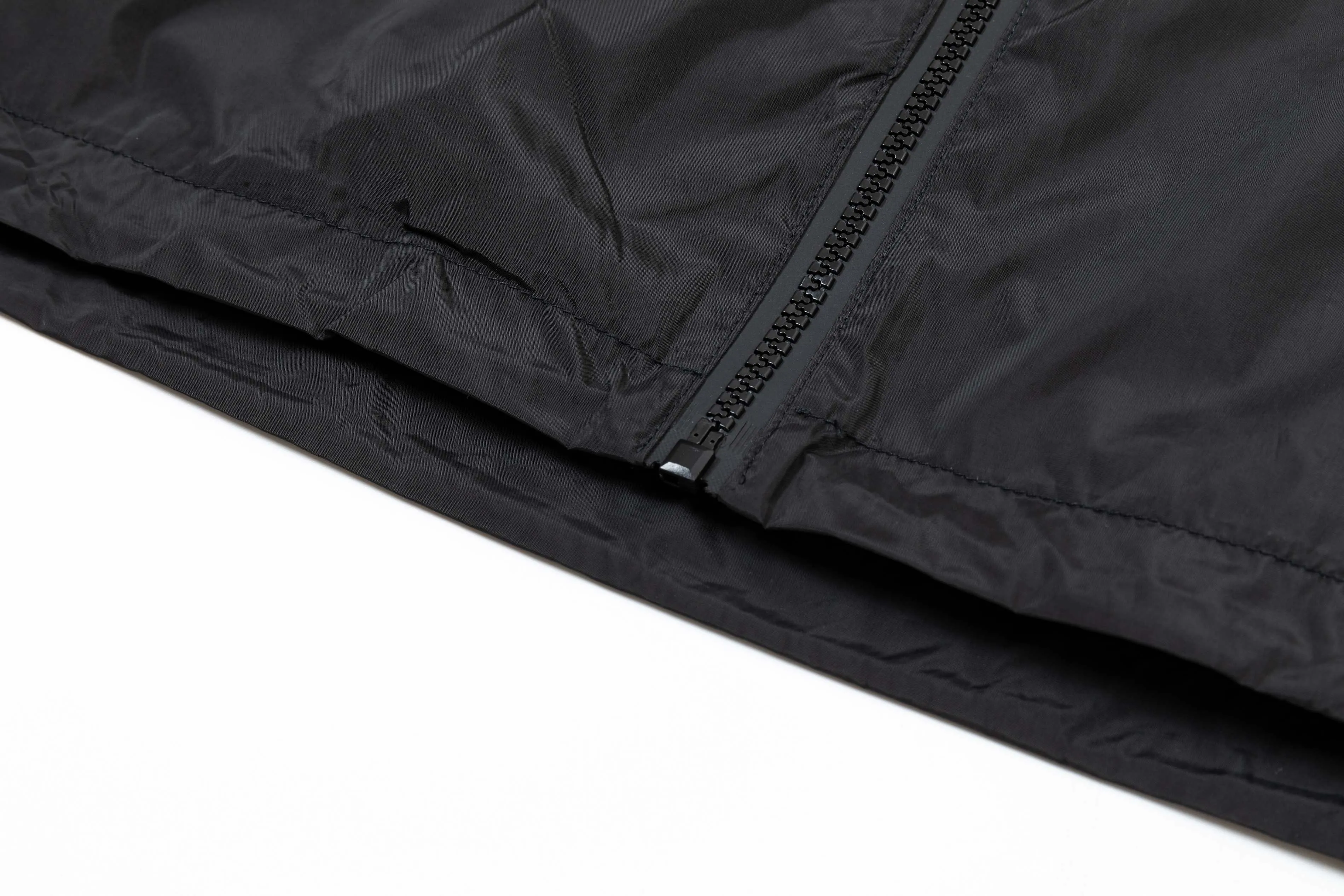 P410 2025 MONCLER new autumn and winter products Customized hardware Embroidered Logo. High-quality hooded jacket Mainly recommended version Selected custom fabrics Higher grade High-density memory brushed lining More fashionable and comfortable High-standard customization The upper body is very stylish Classic and versatile Can be matched with any fashion The fit is super good and highly recommended!  Color: royal blue black Size: M-3XL