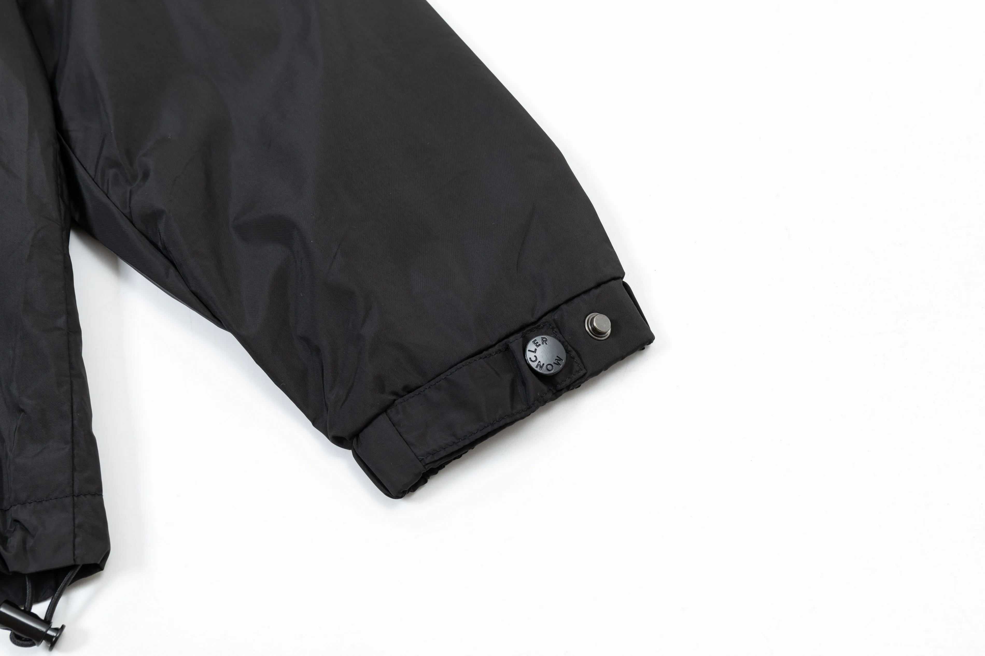 P410 2025 MONCLER new autumn and winter products Customized hardware Embroidered Logo. High-quality hooded jacket Mainly recommended version Selected custom fabrics Higher grade High-density memory brushed lining More fashionable and comfortable High-standard customization The upper body is very stylish Classic and versatile Can be matched with any fashion The fit is super good and highly recommended!  Color: royal blue black Size: M-3XL