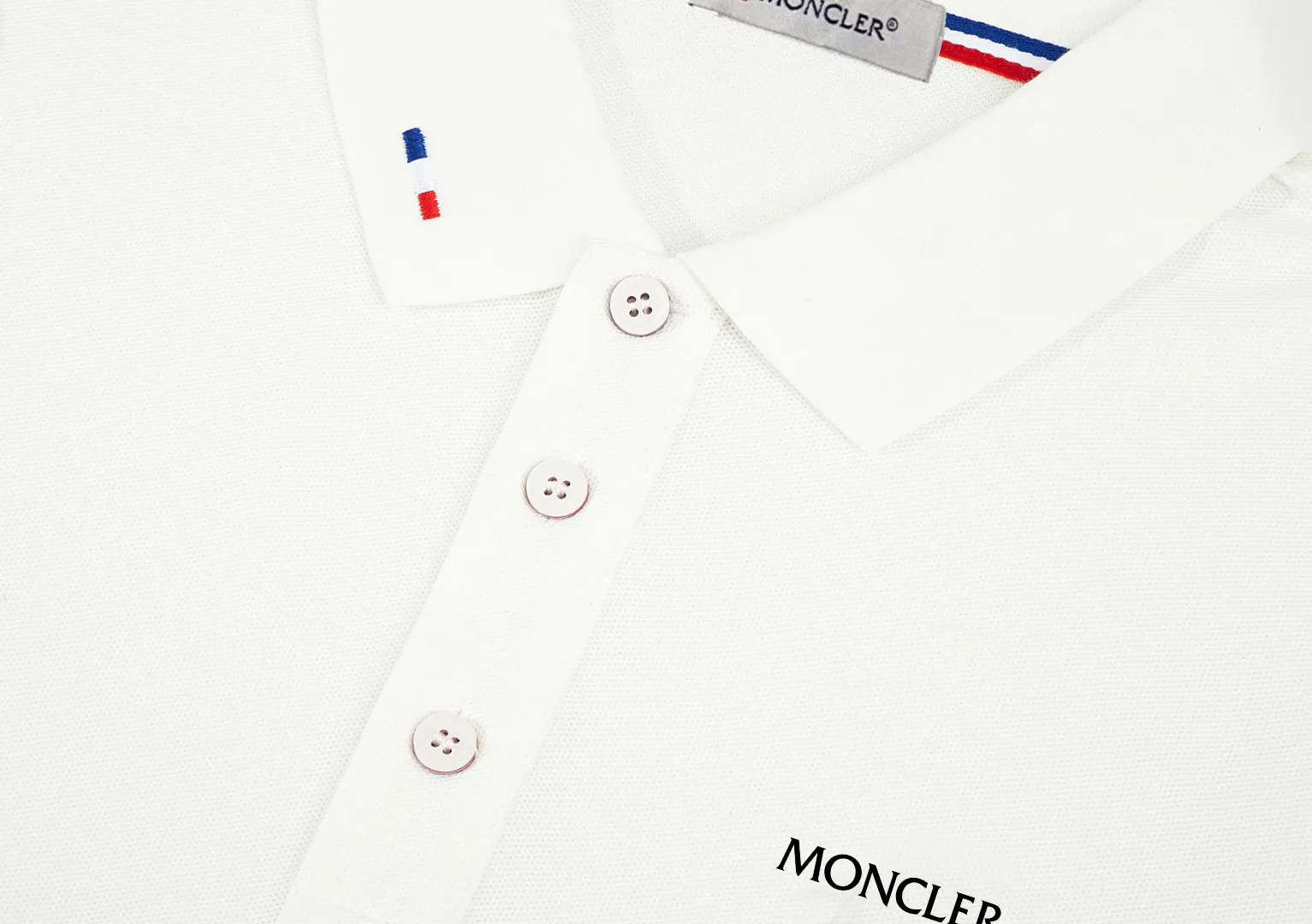 P210 MONCLER/Muzzled New style logo embroidered lapel long-sleeved polo shirt.  A simple yet refined T-shirt. The best item to create a modern and elegant look. Excellent channel product! Customer-supplied Piquet porous fiber pique cotton fabric, which can be called a "breathing fabric."  The unparalleled texture is inseparable from the exquisite materials used in craft tailoring. The craft knitted quilted design makes the hand feel extremely smooth and delicate without any roughness. The original logo design is more luxurious and noble. The upper body is comfortable and classy. The hand feels very smooth and soft. It can be easily controlled regardless of business, fashion or leisure. The age span is very large, which conforms to the trendy and practical dressing customs. It is the first choice for senior urban fashion people.  Black/white/Tibetan orchid Size: M~3XL