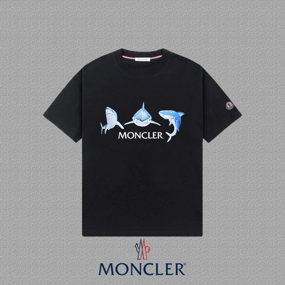 P140 🔥 [MONCLER] 2025FW short-sleeved T-shirt with badge + LOGO, high-end 26s double yarn 300g fabric, heavy fabric, custom stretcher rib, same vat and dye, complete three standards, same style for men and women, color: black, white, size: S M L XL 2XL
