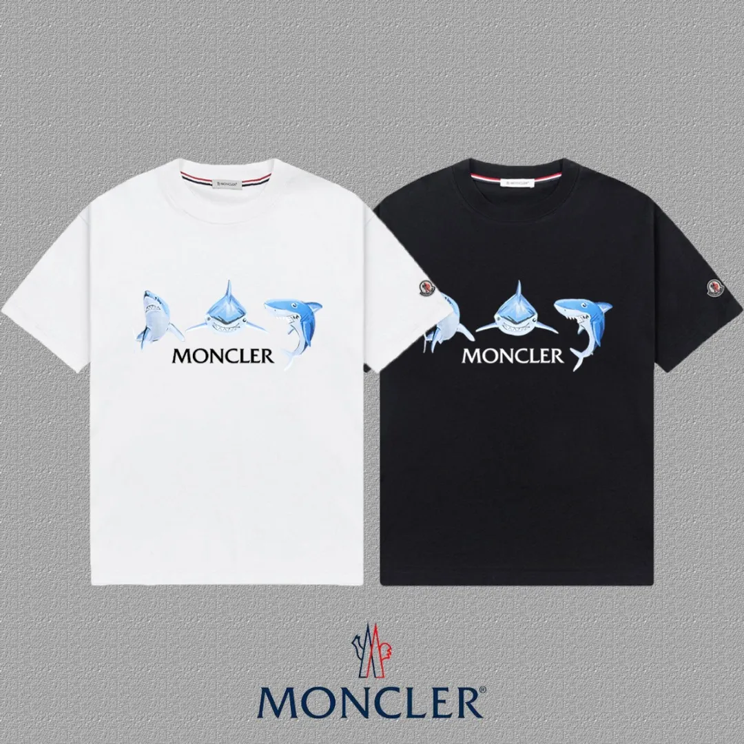 P140 🔥 [MONCLER] 2025FW short-sleeved T-shirt with badge + LOGO, high-end 26s double yarn 300g fabric, heavy fabric, custom stretcher rib, same vat and dye, complete three standards, same style for men and women, color: black, white, size: S M L XL 2XL