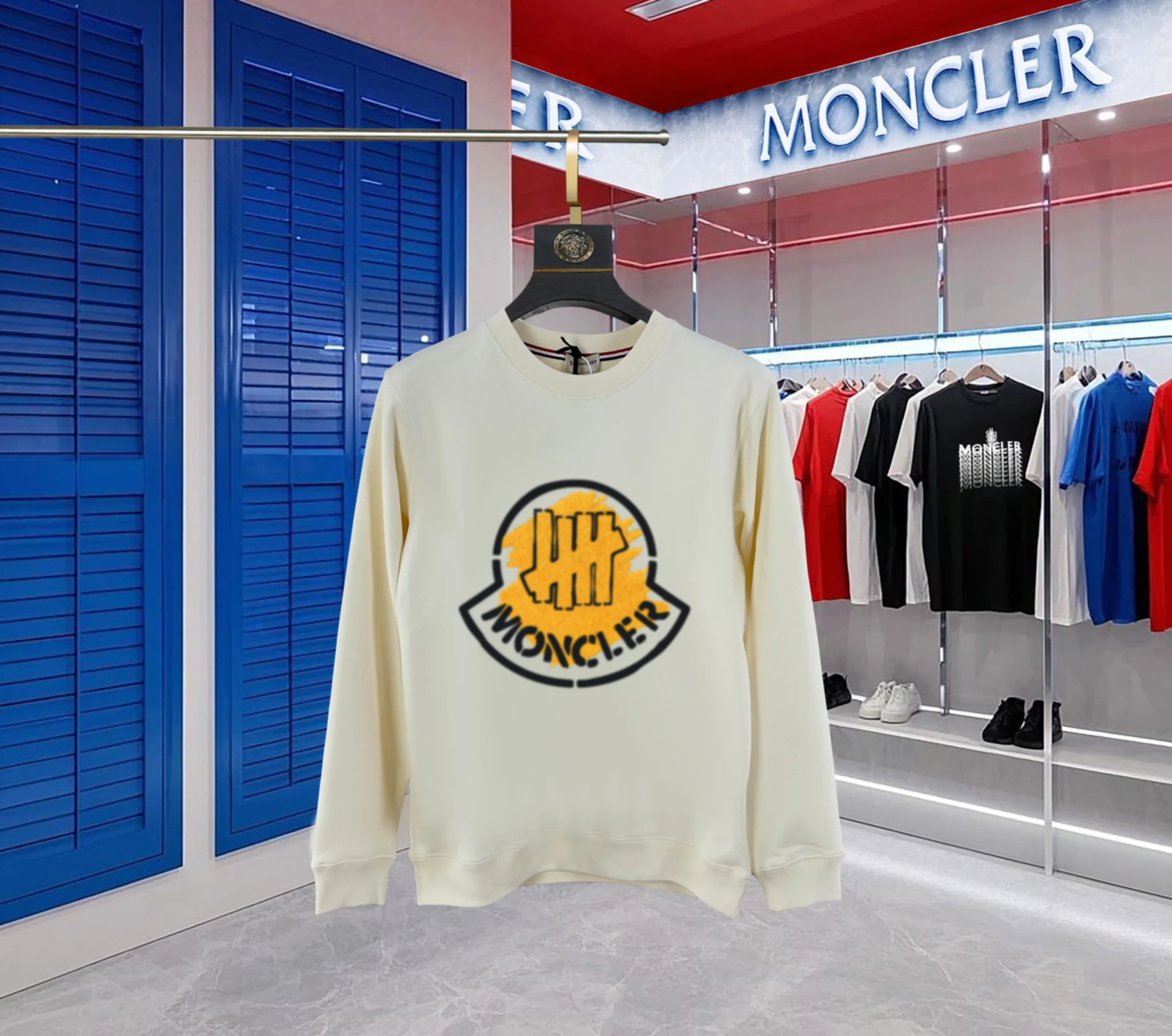 P210 high version sweatshirt) 📦Support exchange after the year📦 [Long-term ready stock] 〖 𝐌𝐎𝐍𝐂𝐋𝐄𝐑~Mask〗 Made of 440g heavyweight fabric Different from the market currency, you can match it with anything and it will be handsome😎The whole dress is made of double waistcoats. The double waistcoat method makes the whole dress more three-dimensional. It is not something that ordinary factories can do. 2025 T stage spring catwalk version, on sale at the counter, round neck terry sweatshirt. High-end double-strand pure cotton. Customized stretch ribs are dyed in the same vat. Complete with three standards. Matched with exquisite embroidered LOGO on the chest, simple and advanced. Same style for men and women. Color: black, apricot, white Size: S M L XL 2XL