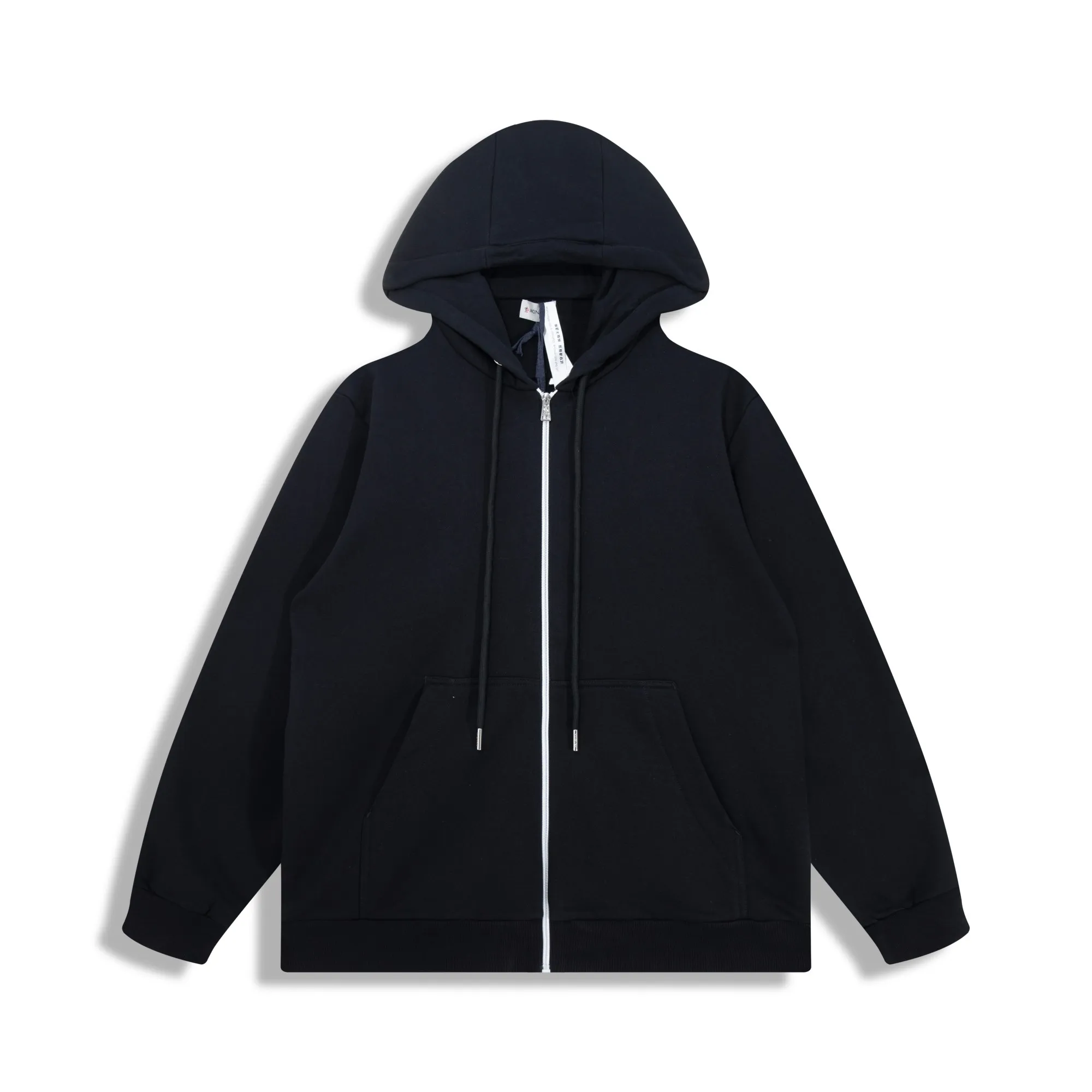 P340 💰 Moncler's new slogan printed zipper hooded jacket is made of lightweight turned velvet cotton fabric. High-density cotton fiber is used to achieve internal and external differentiation in a single layer of fabric. The outer plain weave is tight and wear-resistant, and the inner layer is formed into a short dense suede surface through a sanding process. The dense plain weave structure resists wind and splashes, the brushed suede surface is skin-friendly, and the short pile has been treated to eliminate static electricity to avoid sticking to the skin. A very small amount of grooved polyester moisture-conducting yarn is embedded in the cotton fiber, which quickly guides sweat from the inner suede surface to the outer layer for evaporation through the capillary effect, solving the problem of the suede being easily stuffy. By actively interfering with the shrinkage potential of cotton fibers, the fabric is able to transition from changeable to stable, improving dimensional stability while being less prone to deformation and wrinkles. High saturation is achieved on the center of the cap through glue printing. Size: xs-l