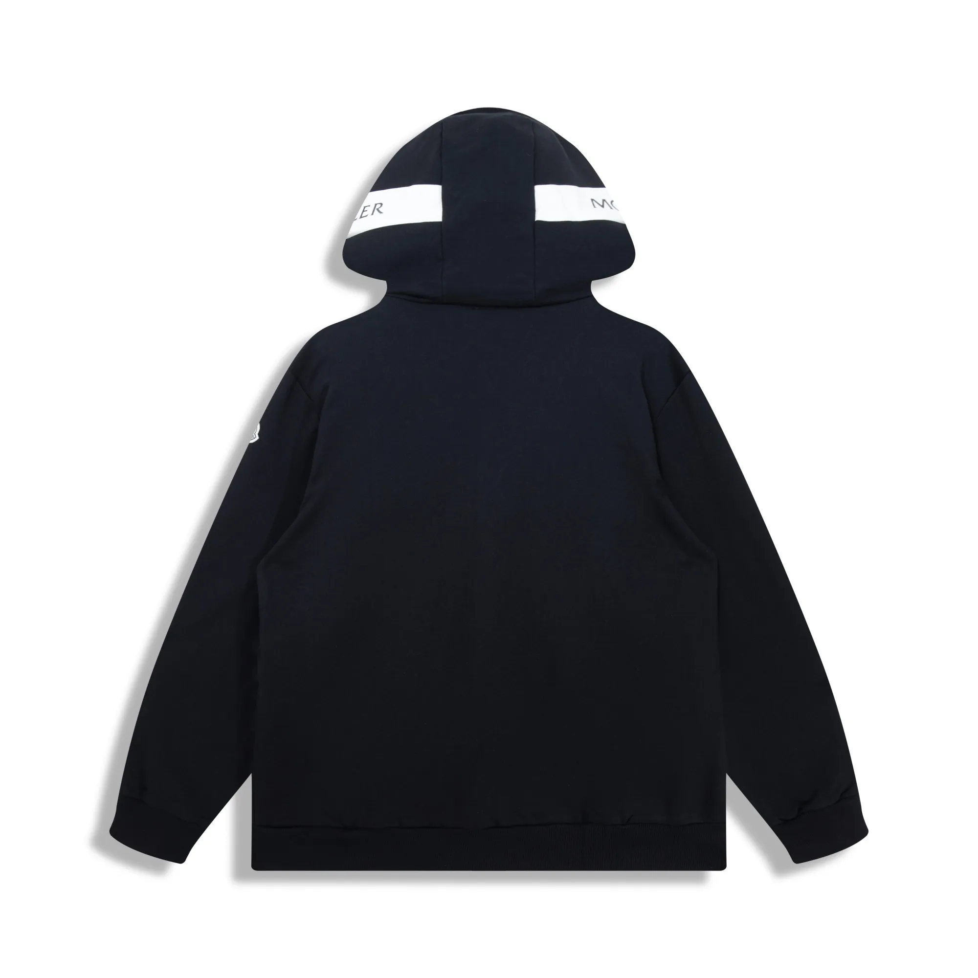 P340 💰 Moncler's new slogan printed zipper hooded jacket is made of lightweight turned velvet cotton fabric. High-density cotton fiber is used to achieve internal and external differentiation in a single layer of fabric. The outer plain weave is tight and wear-resistant, and the inner layer is formed into a short dense suede surface through a sanding process. The dense plain weave structure resists wind and splashes, the brushed suede surface is skin-friendly, and the short pile has been treated to eliminate static electricity to avoid sticking to the skin. A very small amount of grooved polyester moisture-conducting yarn is embedded in the cotton fiber, which quickly guides sweat from the inner suede surface to the outer layer for evaporation through the capillary effect, solving the problem of the suede being easily stuffy. By actively interfering with the shrinkage potential of cotton fibers, the fabric is able to transition from changeable to stable, improving dimensional stability while being less prone to deformation and wrinkles. High saturation is achieved on the center of the cap through glue printing. Size: xs-l
