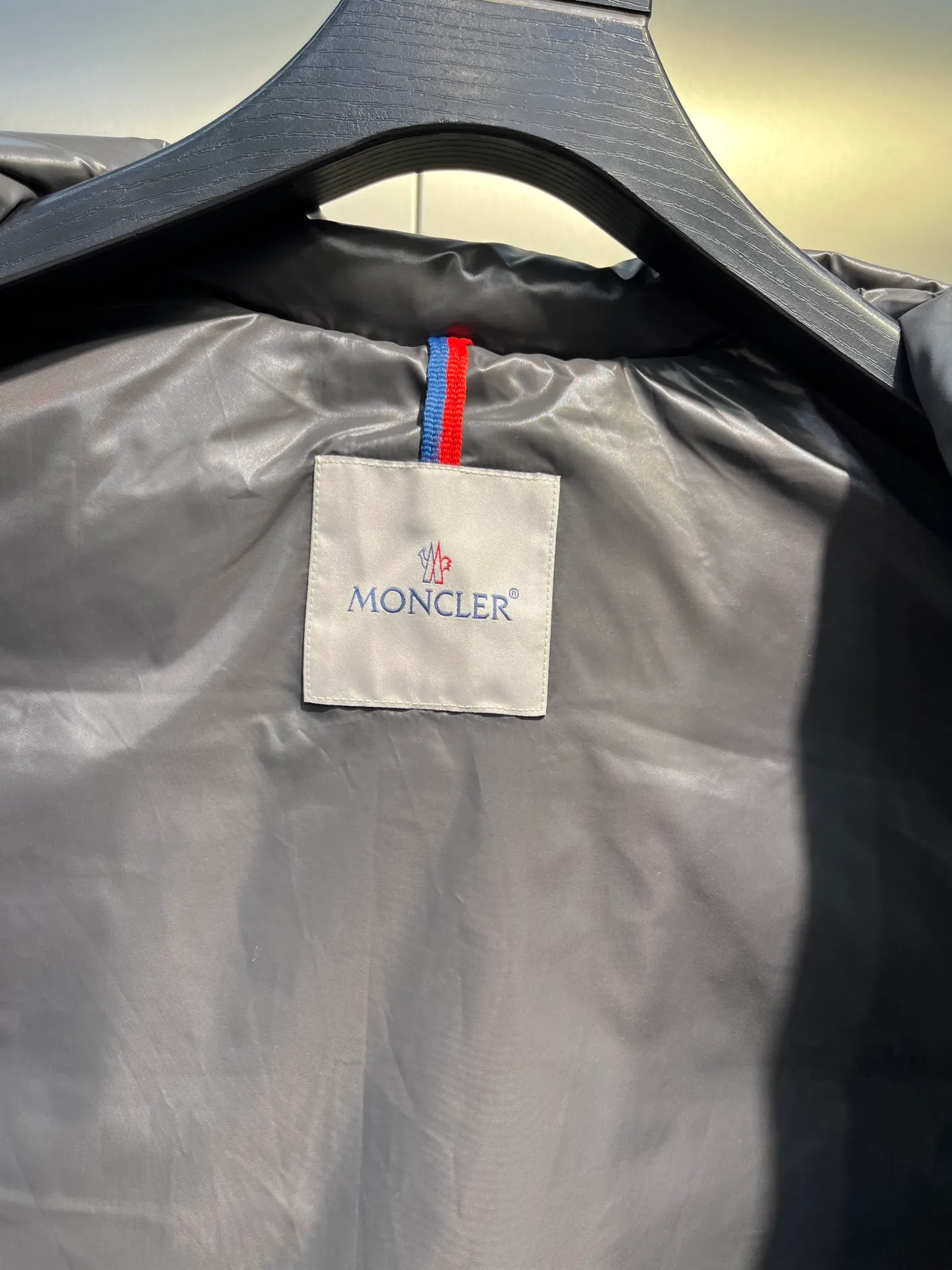 P490 moncler🌟Down vest Original customized hardware accessories are all imported and original customized. Welcome to compare. Absolutely high quality. Made of top-grade 95 white duck down. Super soft. Filled with fluffy and full feathers. Super heavy-duty. Fabric workmanship and perfect pattern. Note that the fabric is super comfortable. Exclusive model. Non-market product. Same style for men and women. Size: 123456